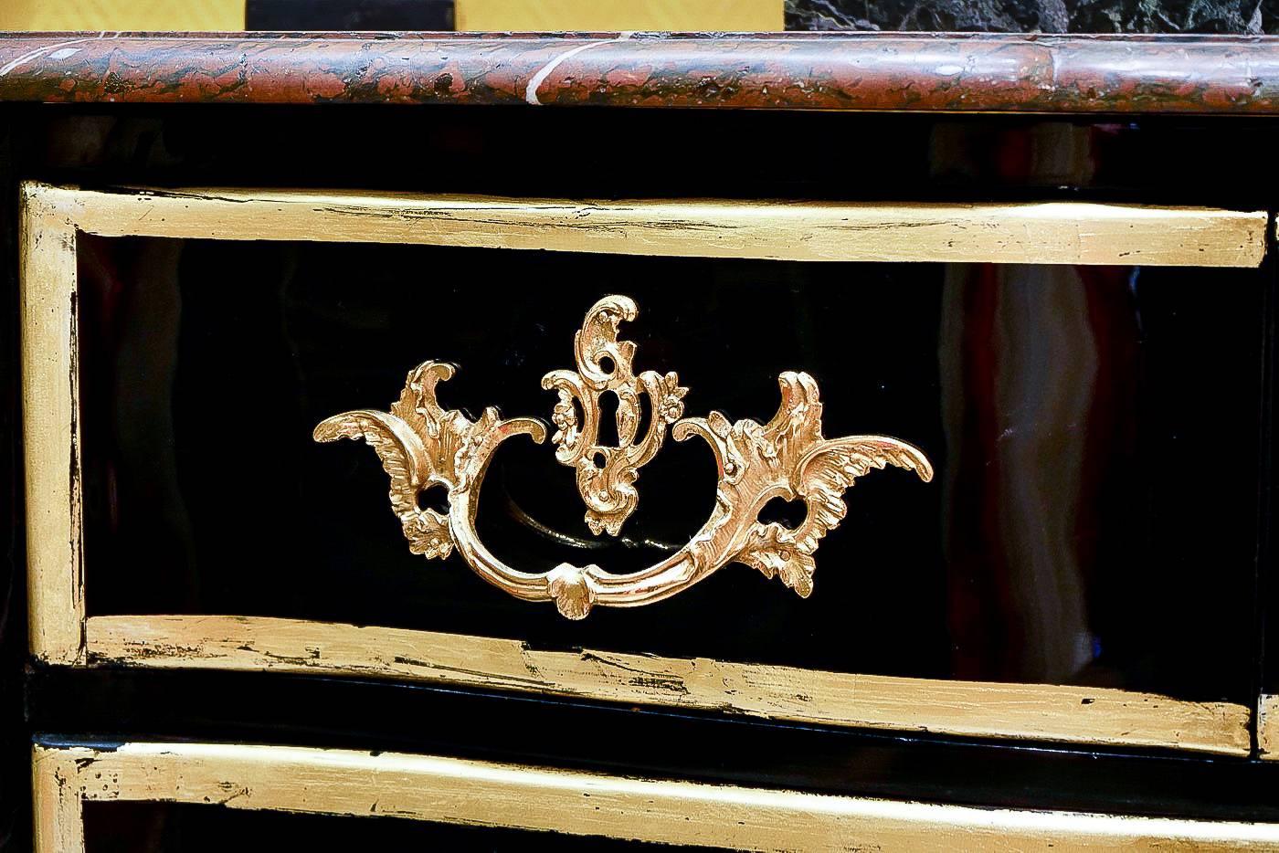 French Regence Period Serpentine Black Lacquered Commode, circa 1720-1730 For Sale 2