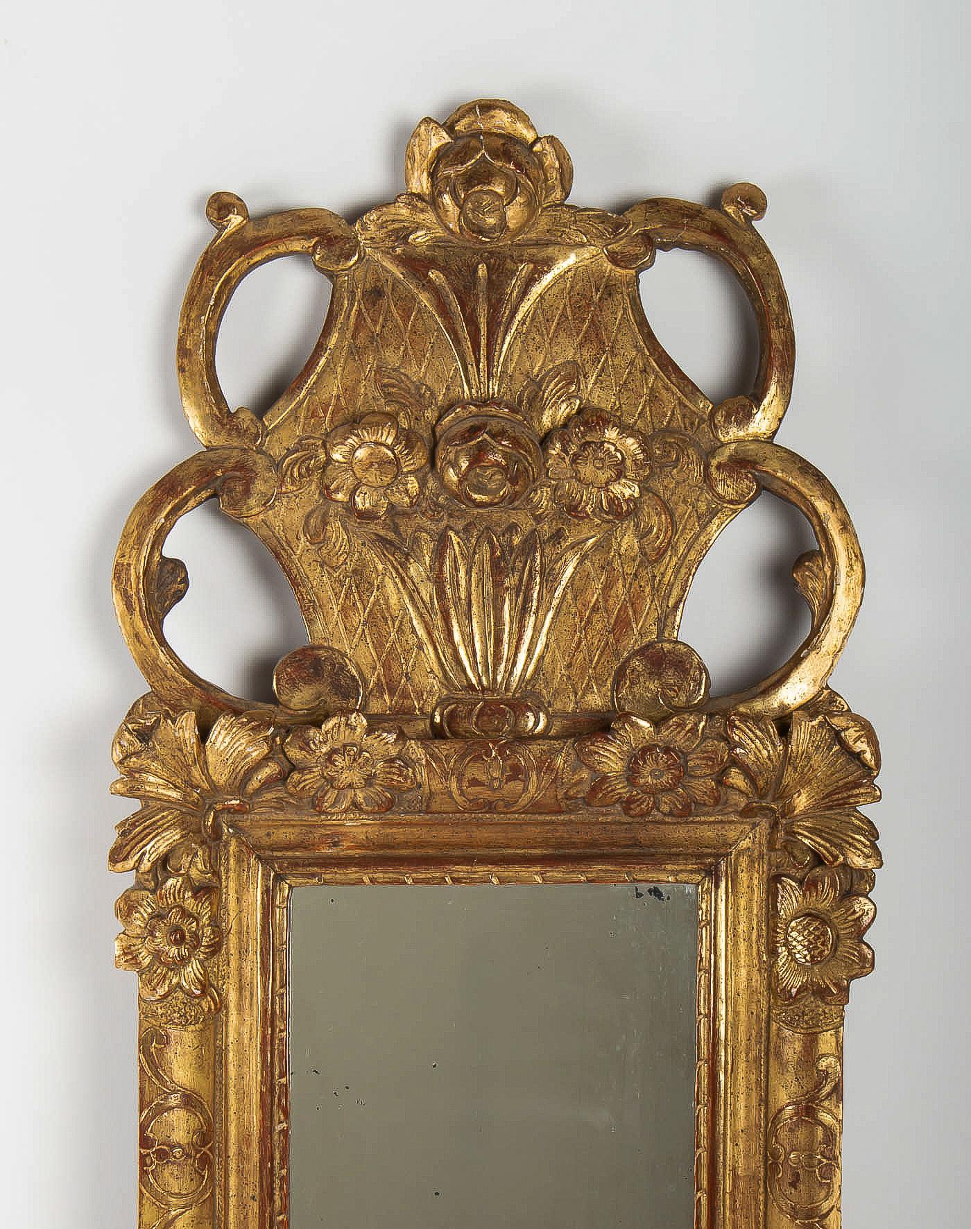 Régence French Regence Provencal Period, Small Giltwood Top-Front Mirror, circa 1720