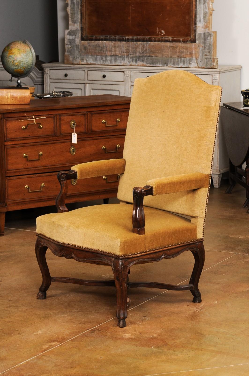 French Régence Style 1790s Walnut Fauteuil with Carved X-Form Cross Stretcher 7