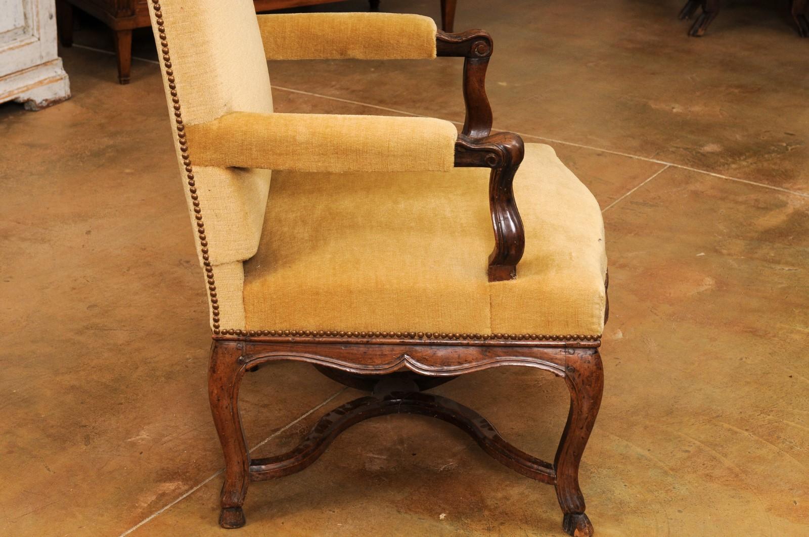 French Régence Style 1790s Walnut Fauteuil with Carved X-Form Cross Stretcher 1