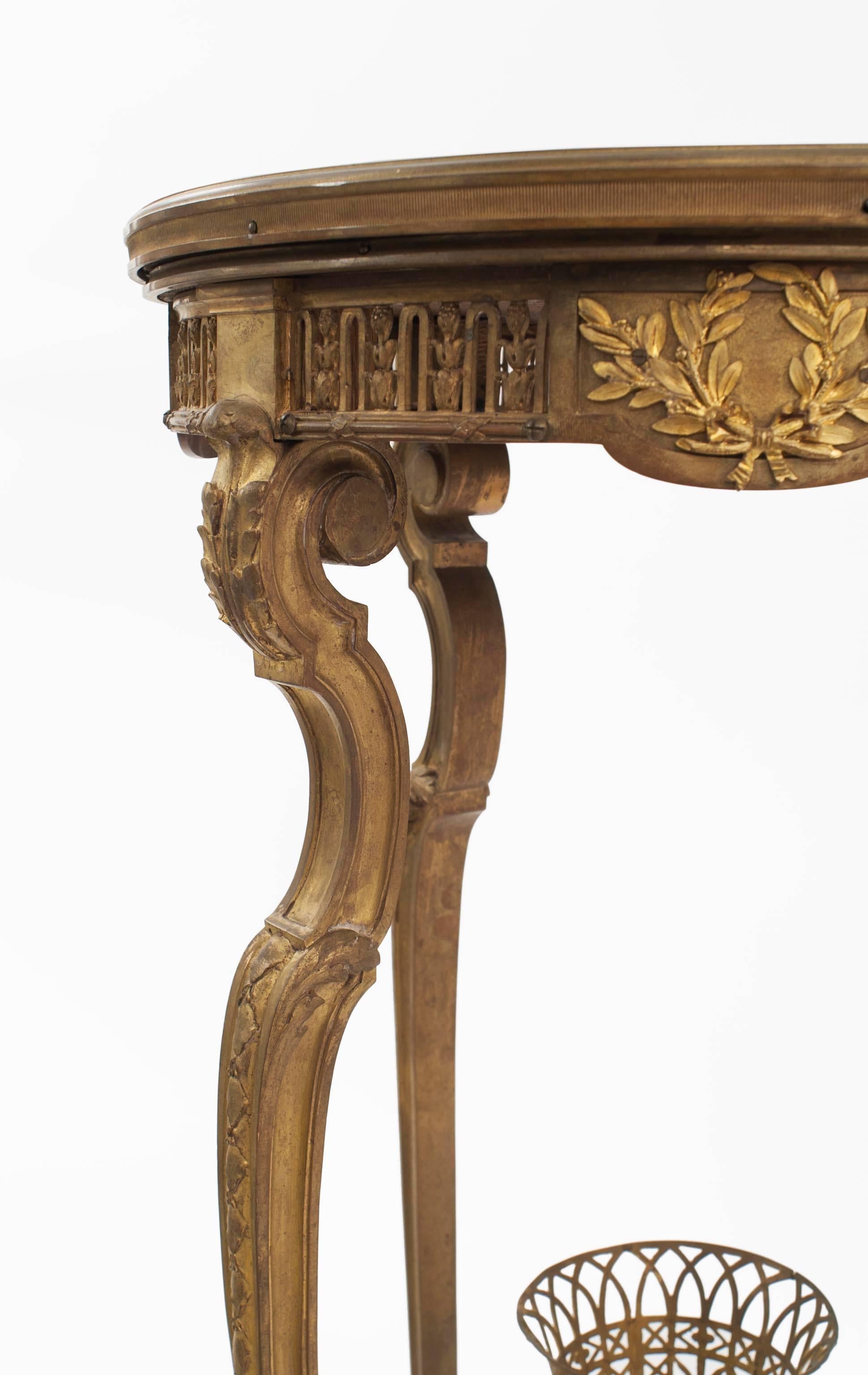 French R√©gence Bronze Dore and Marble End Table For Sale 1