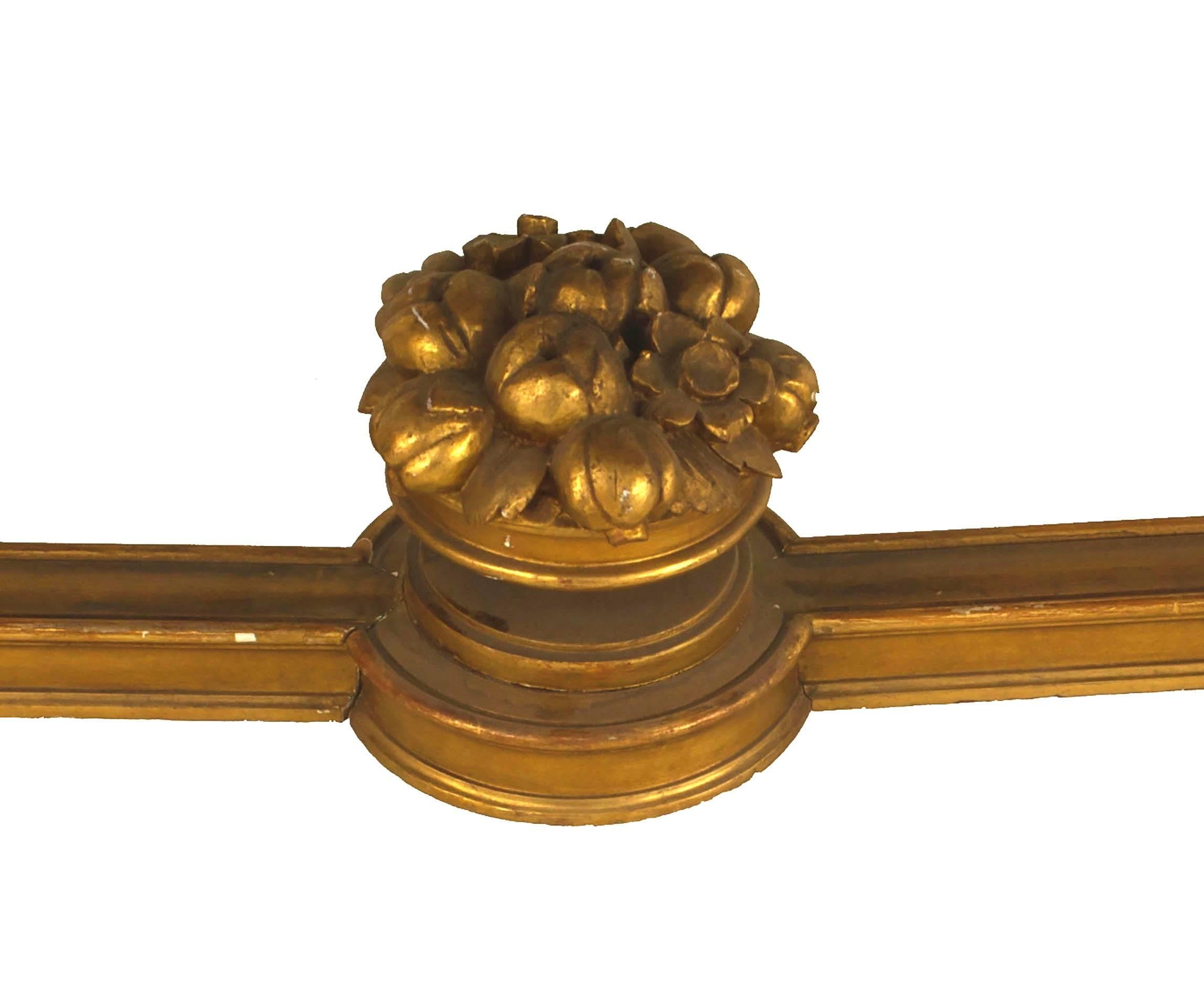 Table centrale dorée de style Régence française avec plateau en marbre gris en vente 2