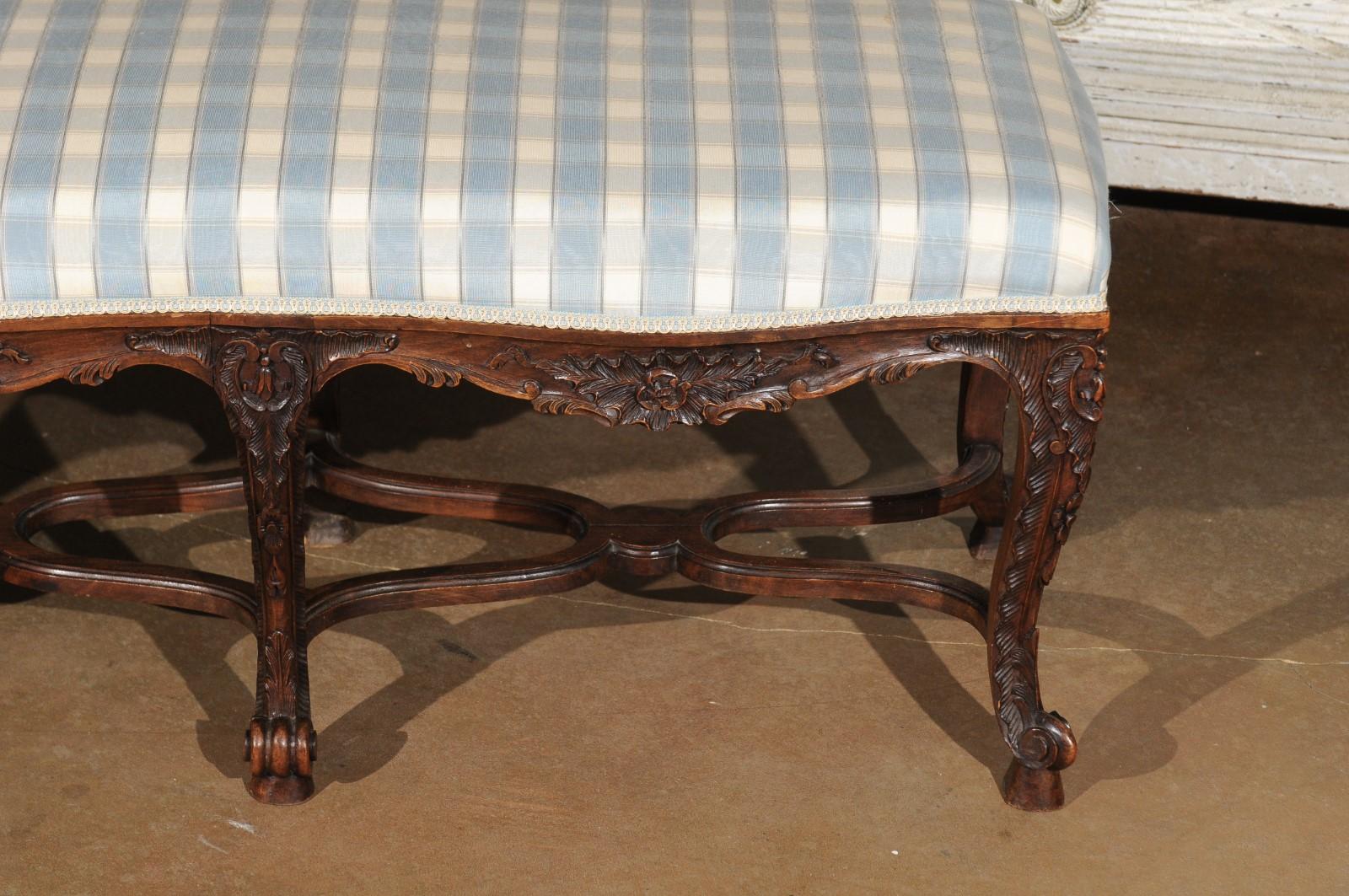 French Régence Style 19th Century Upholstered Wooden Bench with Carved Foliage 3
