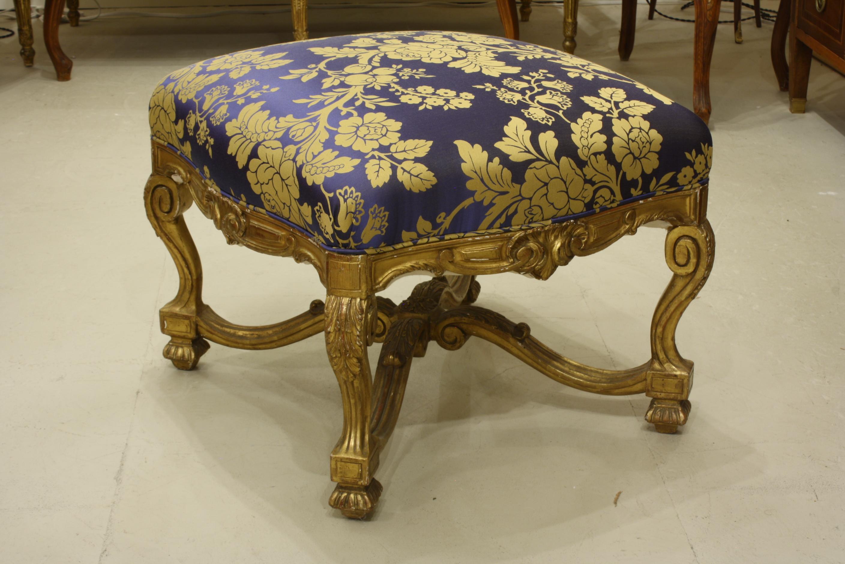 French Regence Style Carved Giltwood Stool, Tabouret or Ottoman In Good Condition In Pembroke, MA