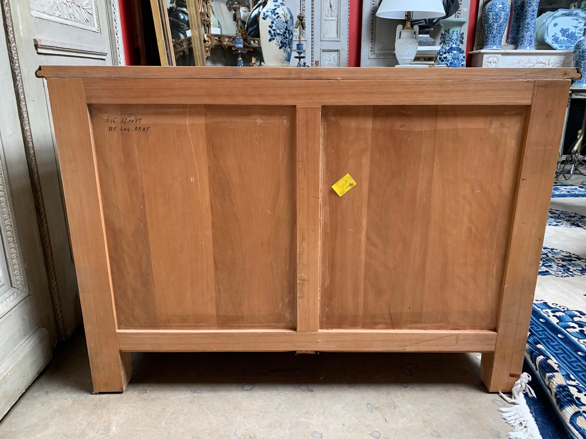 Commode de style Régence française de la Maison Romeo en vente 5