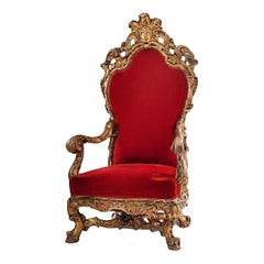 Chaise trône de style Régence française en velours rouge