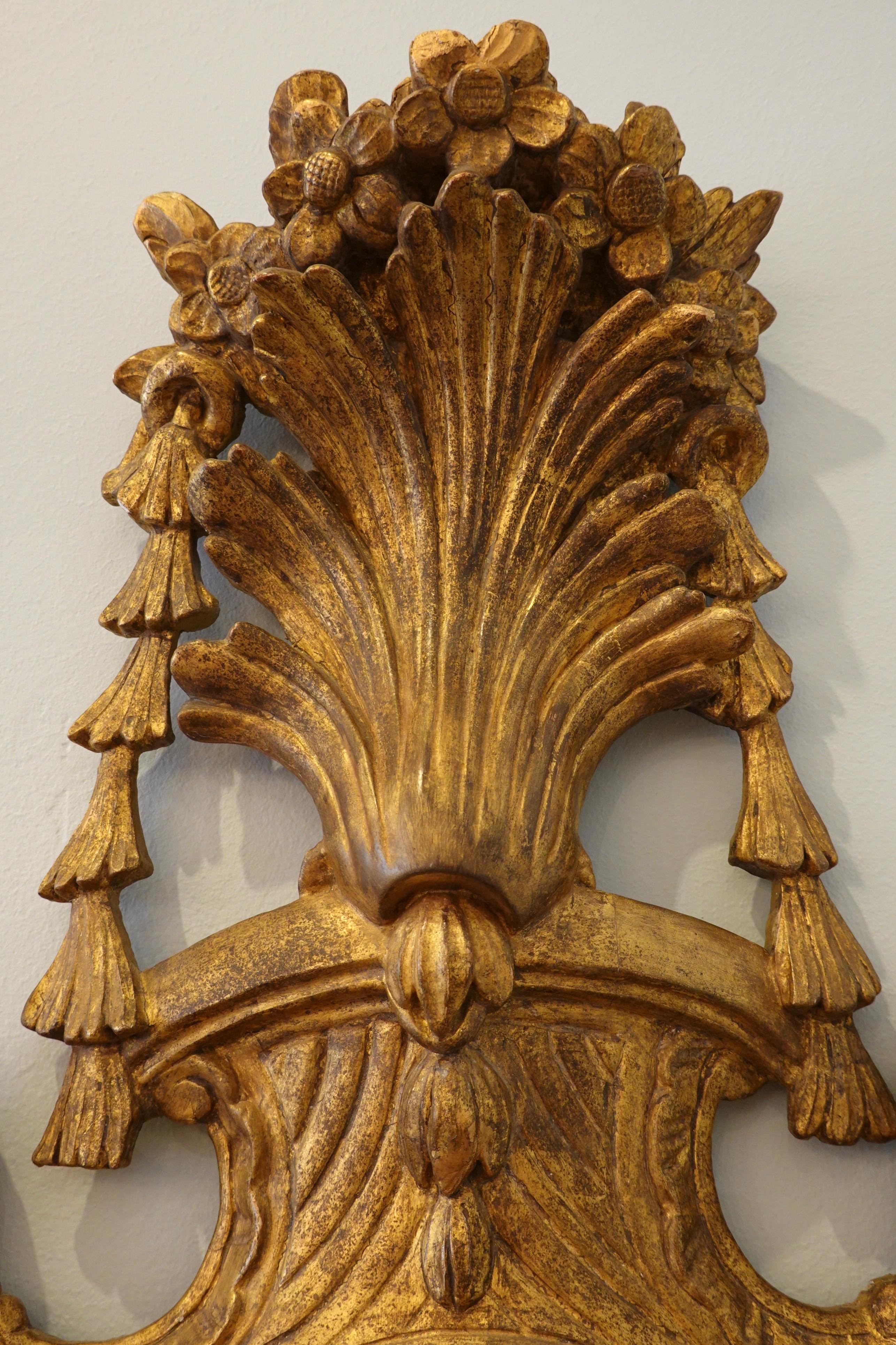 Sculpté Baromètre en bois doré de style Régence française en vente