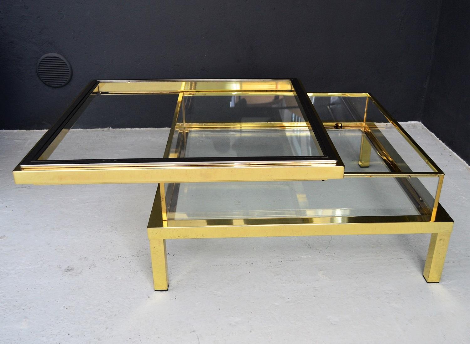 French Regency Brass Coffee Table with Slide-On Showcase by Maison Jansen, 1970s In Good Condition In Morazzone, Varese