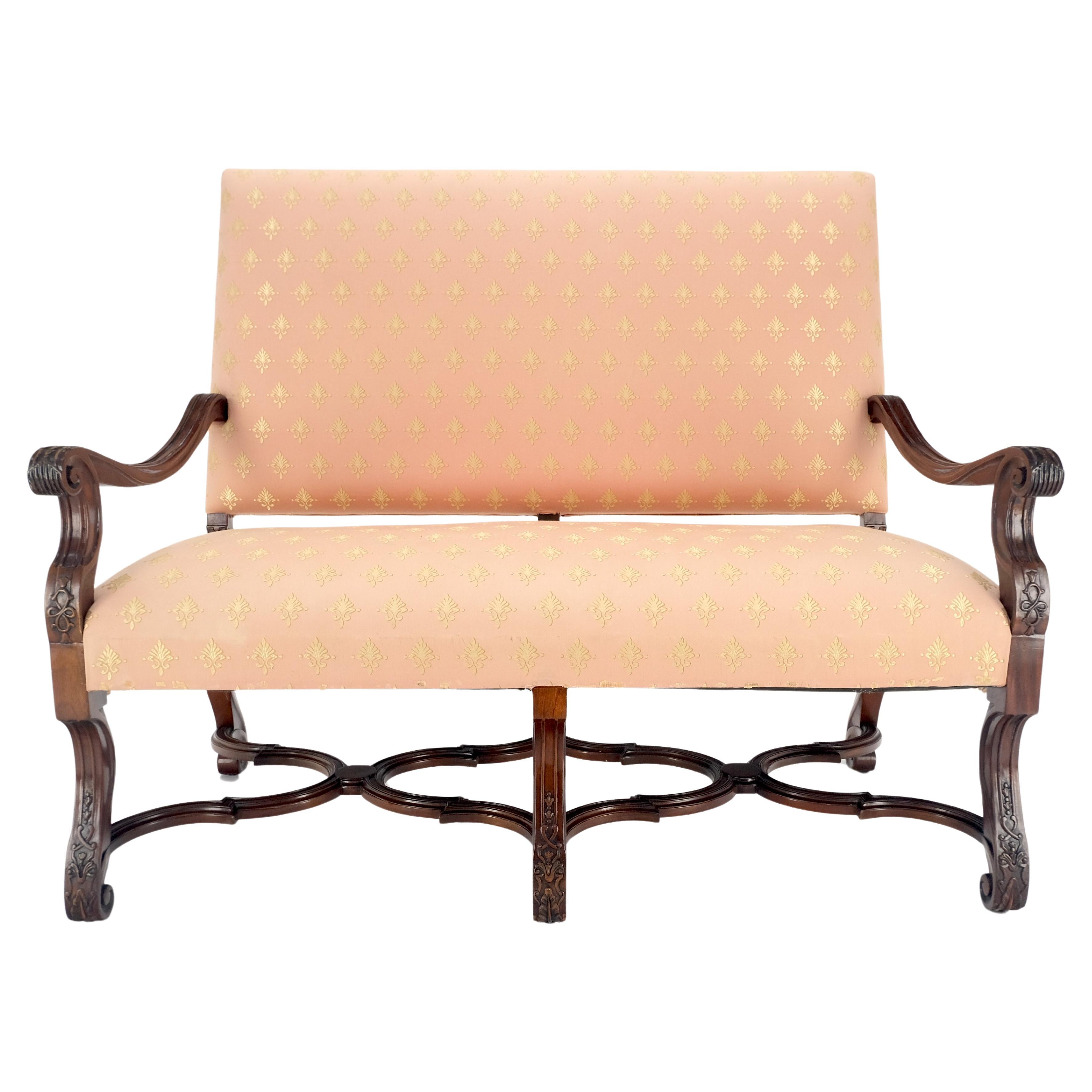 Néo-rococo Fauteuil de style Régence française en acajou sculpté en forme de X rembourré et tapissé près de MINT ! en vente