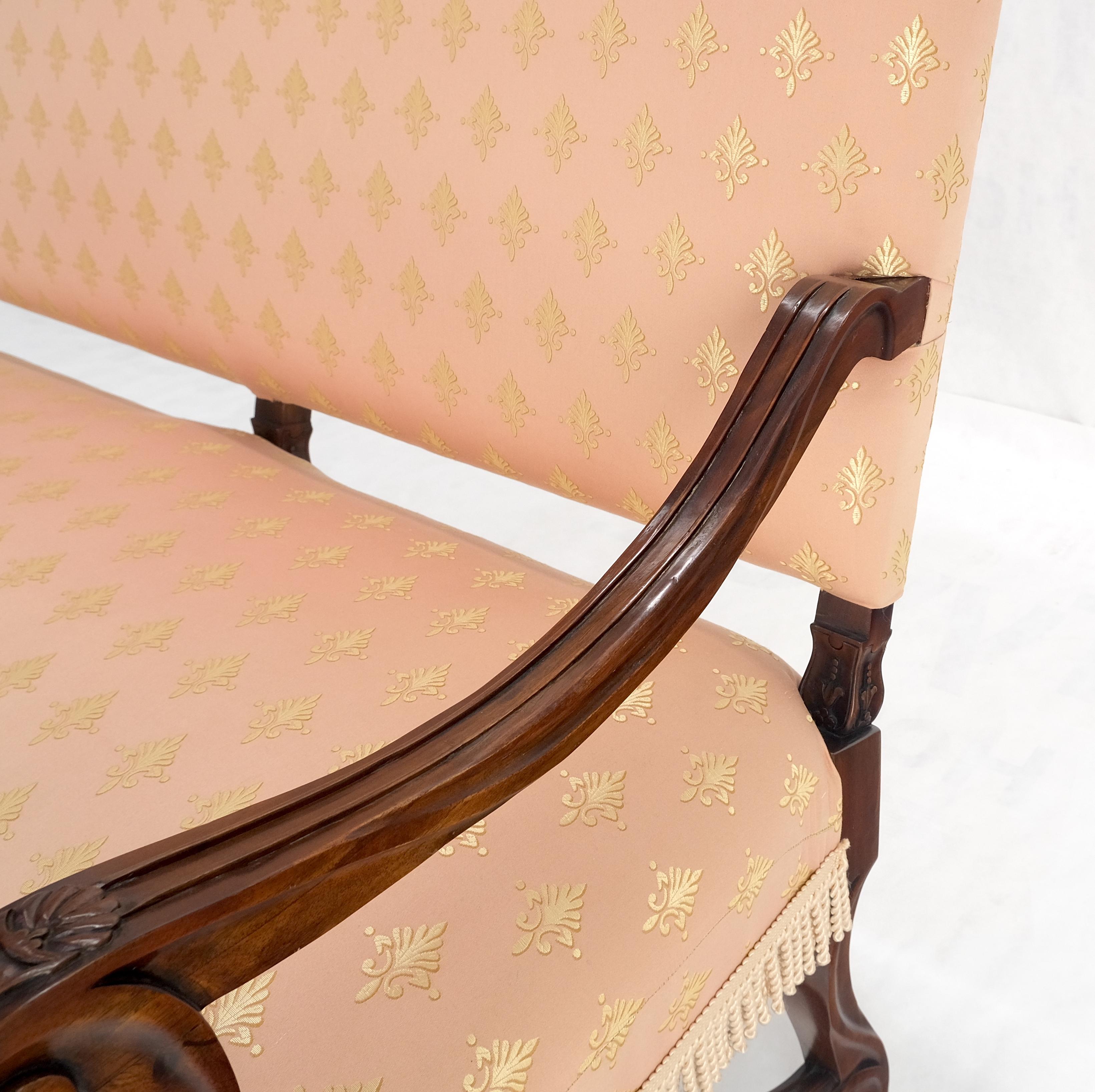 Fauteuil de style Régence française en acajou sculpté en forme de X rembourré et tapissé près de MINT ! Bon état - En vente à Rockaway, NJ