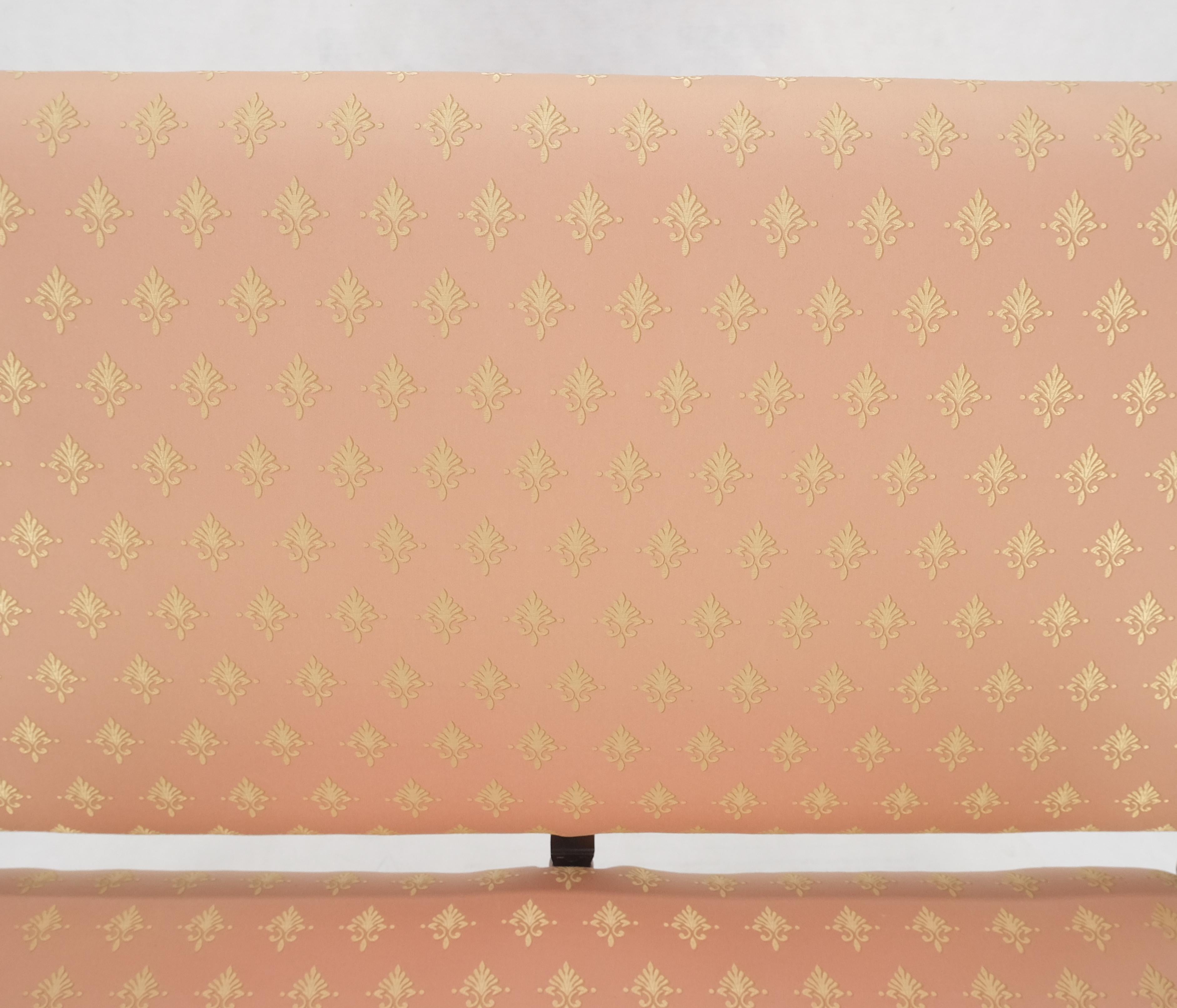Tissu d'ameublement Fauteuil de style Régence française en acajou sculpté en forme de X rembourré et tapissé près de MINT ! en vente