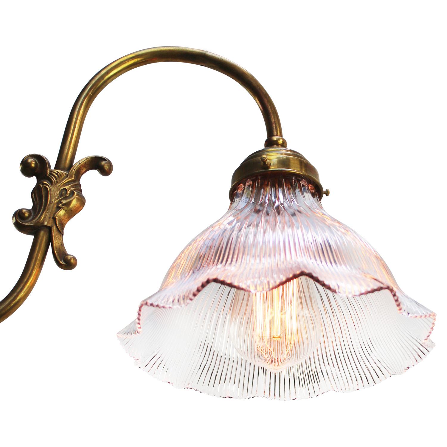 Lámpara de pared de latón con cristal tallado de la Regencia Francesa Francés en venta