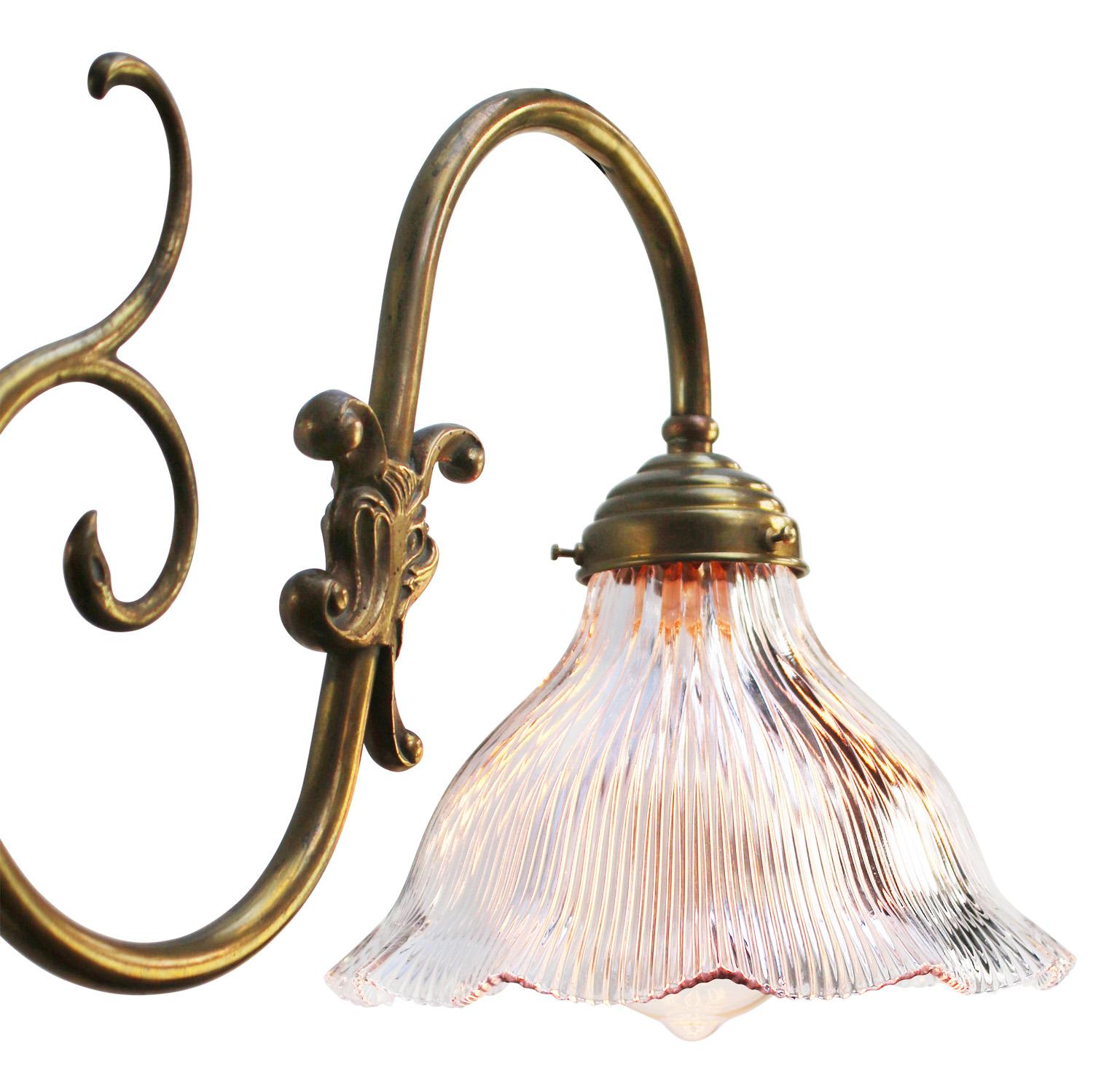 Lámpara de pared de latón con cristal tallado de la Regencia Francesa en Bueno estado para la venta en Amsterdam, NL
