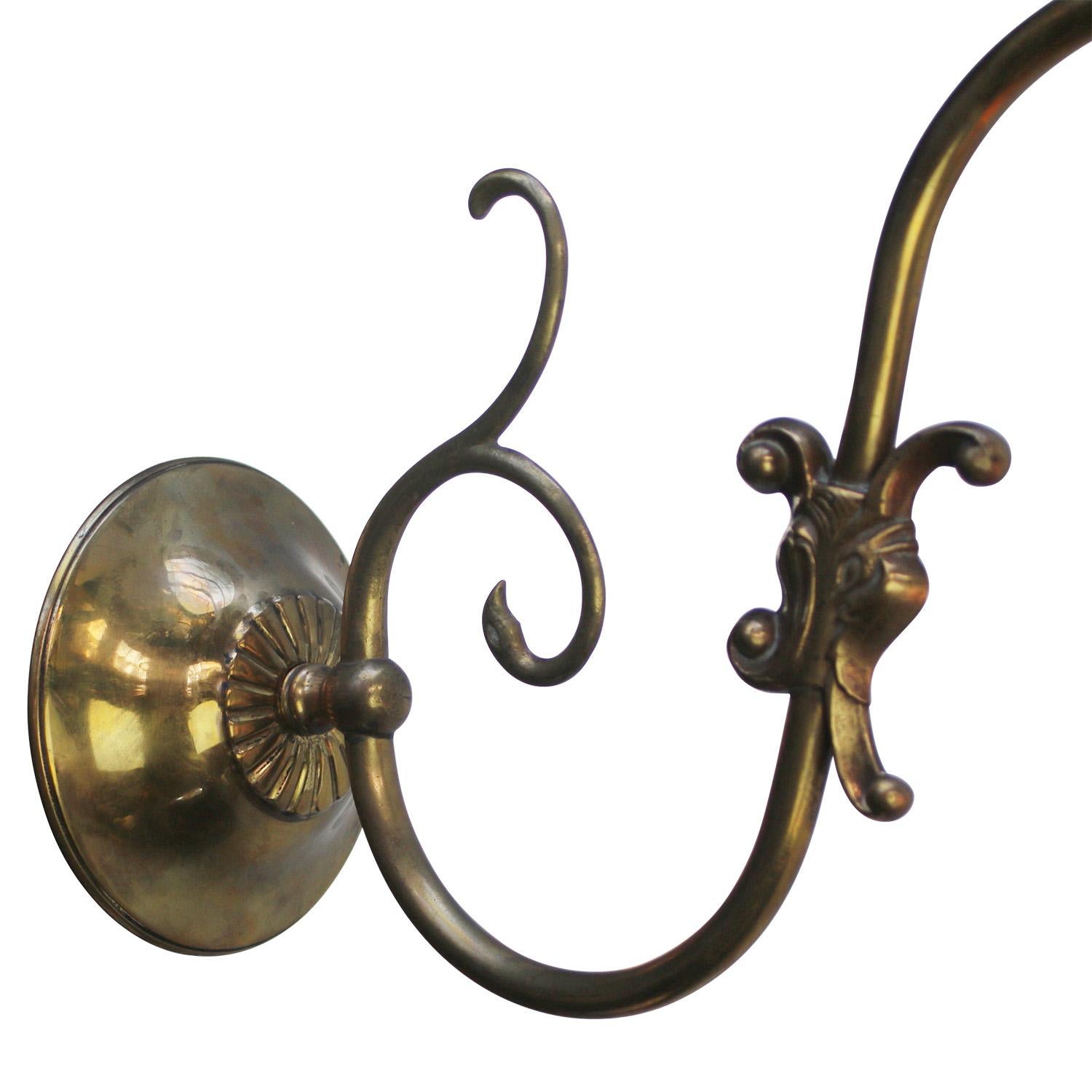 Lámpara de pared de latón con cristal tallado de la Regencia Francesa siglo XX en venta