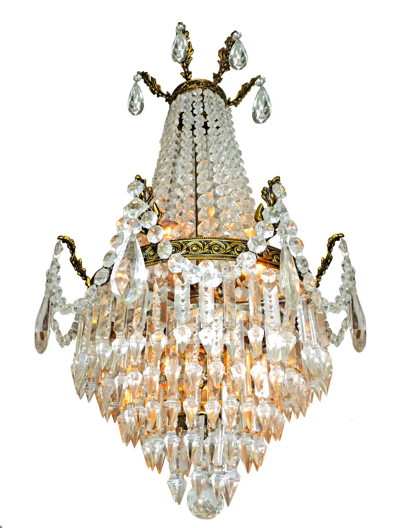 French Regency Empire Gilt Bronze and Cut Crystal Hollywood Regency Chandelier In Excellent Condition In Coimbra, PT