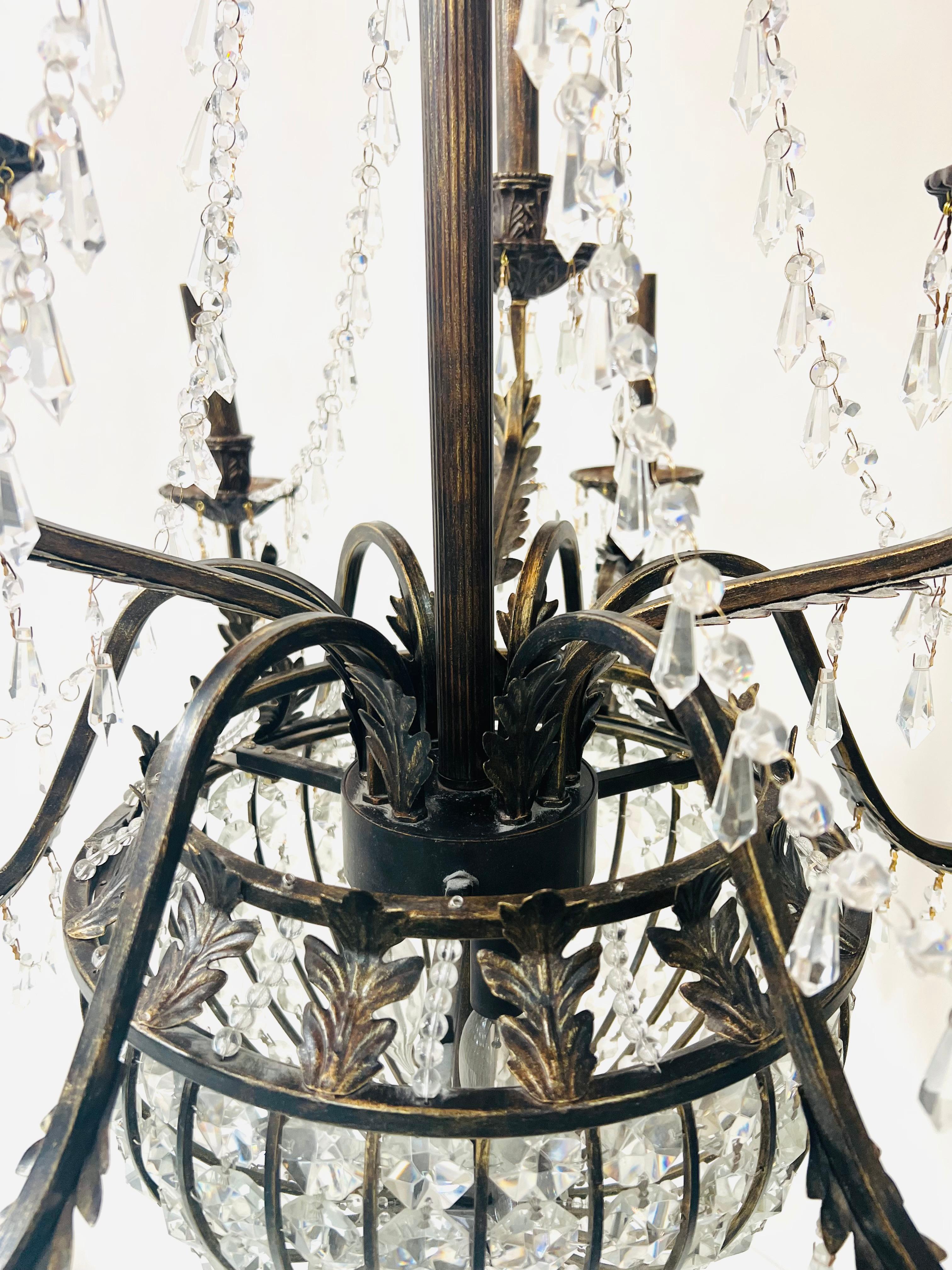 XX secolo Lampadario a cesto in bronzo e cristallo in stile Impero della Reggenza francese, 9 bracci 12 luci in vendita
