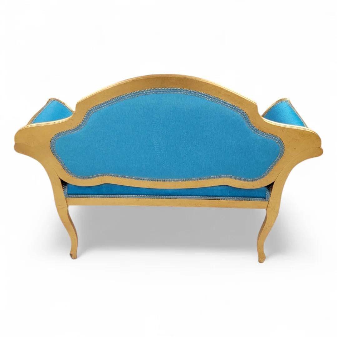 20ième siècle Petit banc de coiffeuse de style Régence française doré récemment tapissé de mohair sarcelle en vente