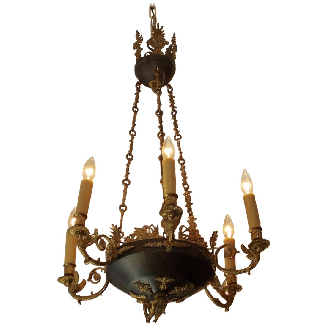Araña colgante francesa de bronce dorado y palmeta pintada, circa 1820