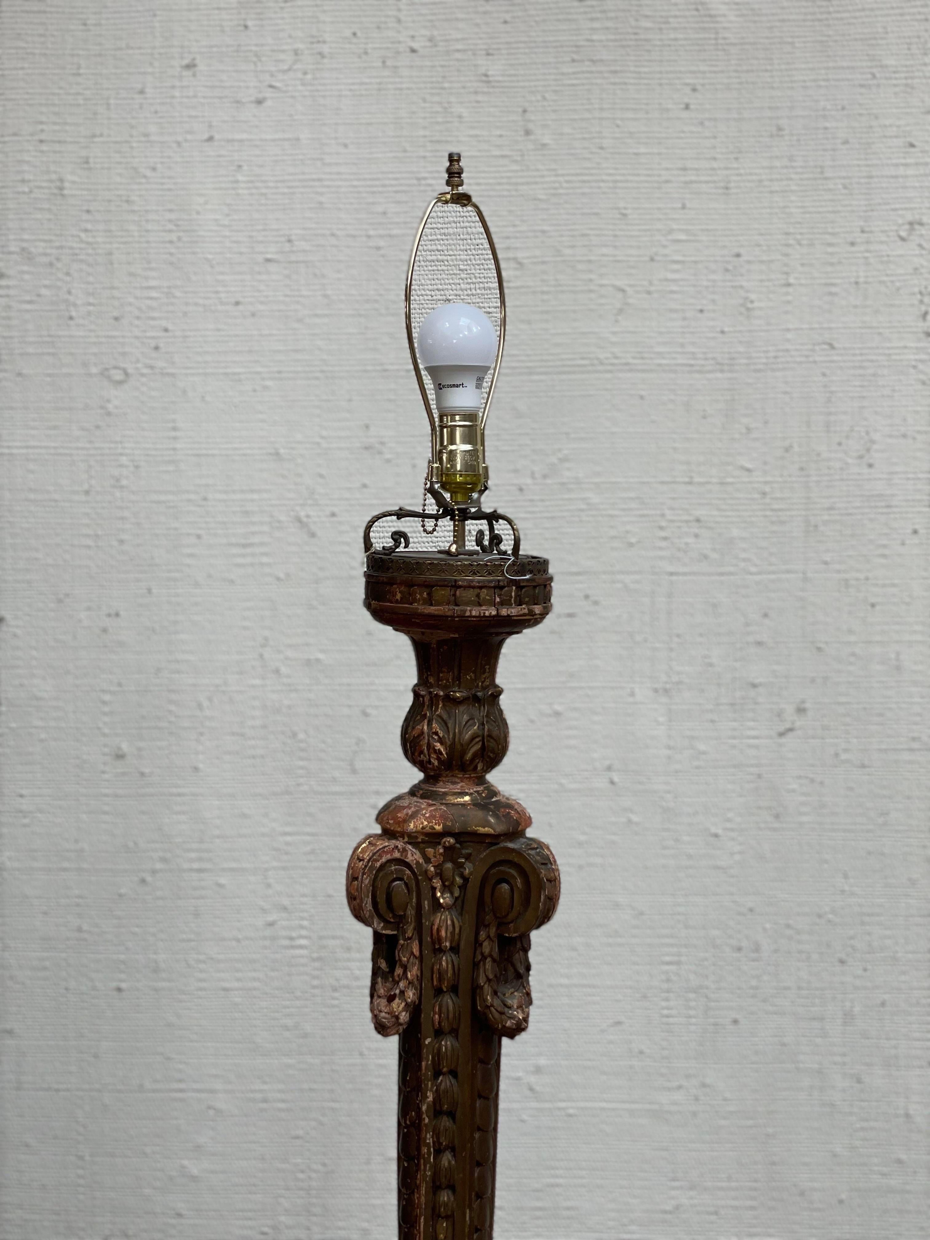French Regency Vergoldete Stehlampe im Zustand „Gut“ im Angebot in Hudson, NY