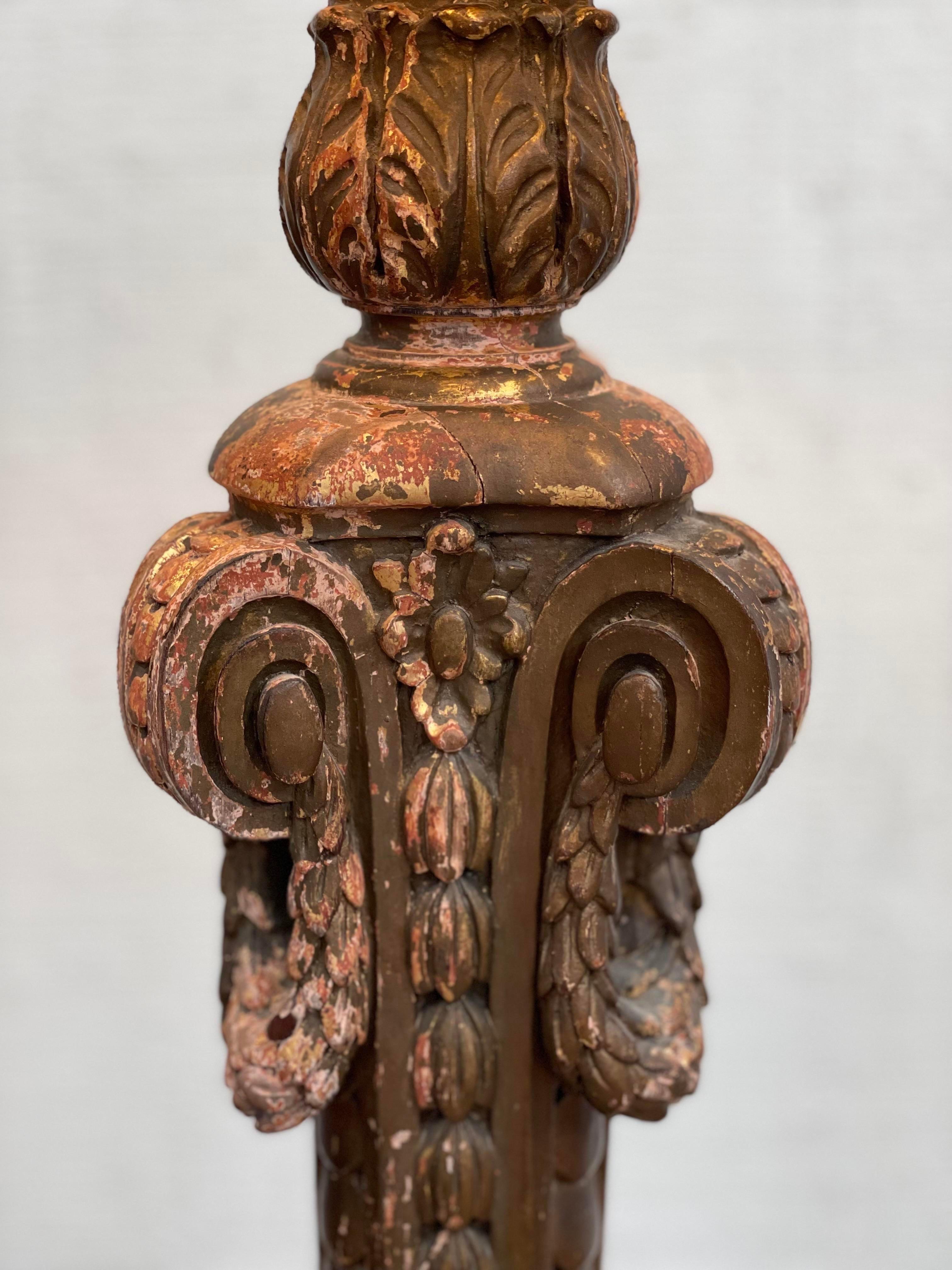 French Regency Vergoldete Stehlampe (20. Jahrhundert) im Angebot