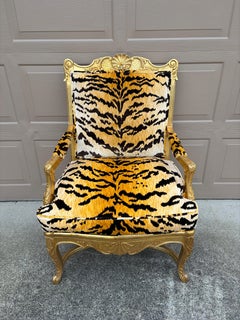 Fauteuil Giltwood de la Regencia Francesa en terciopelo de seda Scalamandré "Le Tigre