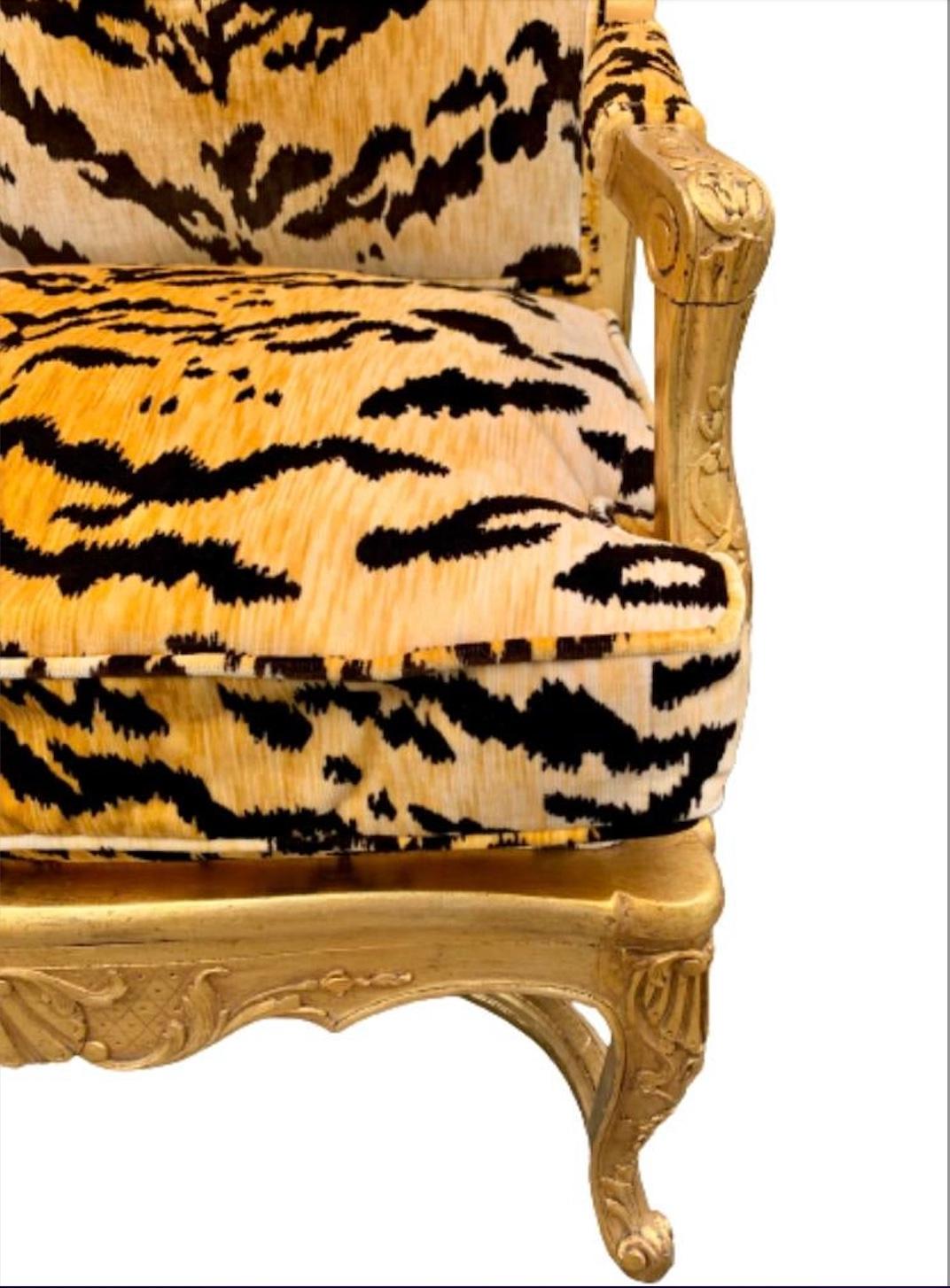 French Regency Giltwood Fauteuil Lounge Chair in Scalamandré Le Tigre Tiger Silk In Good Condition For Sale In Elkhart, IN