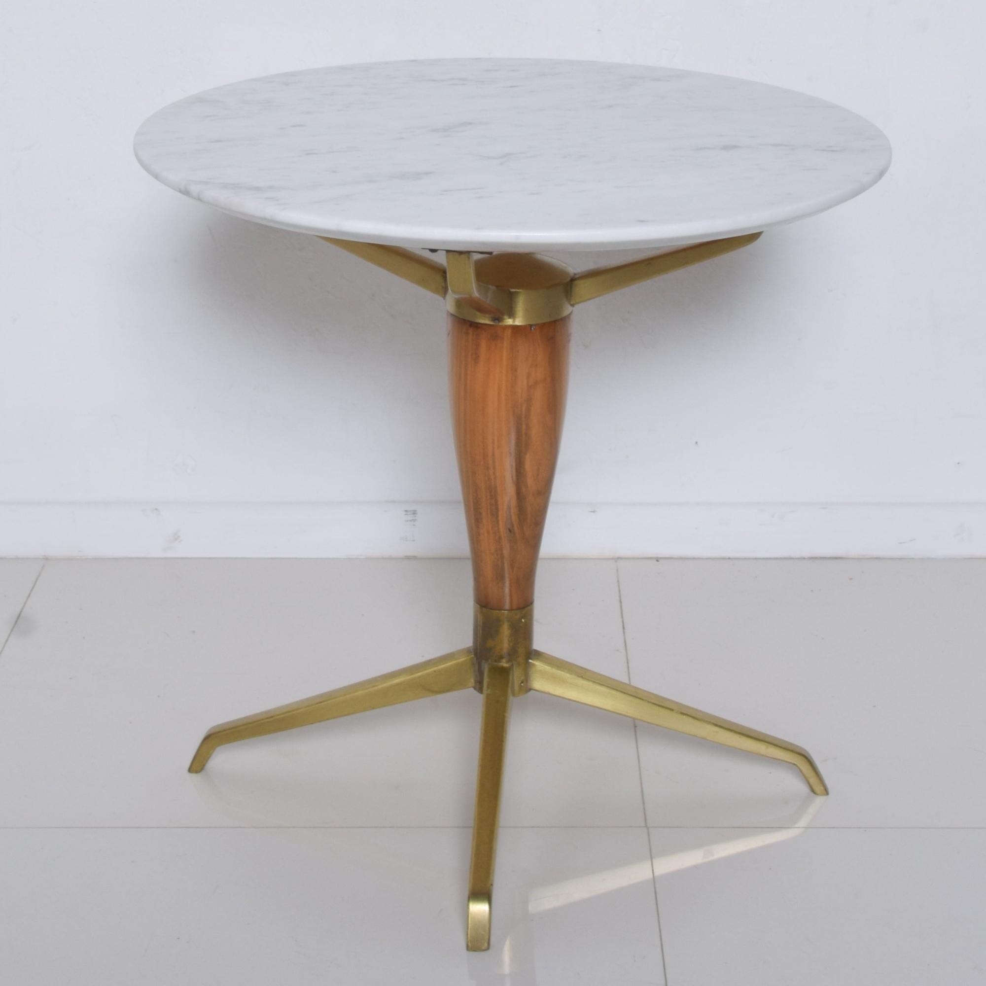 Regency Art Deco Divine French gueridon side table made in Mexico, circa late 1950s.
Attributed to famed Mexican Modernist, Arturo Pani, unmarked piece.
Measures: 22