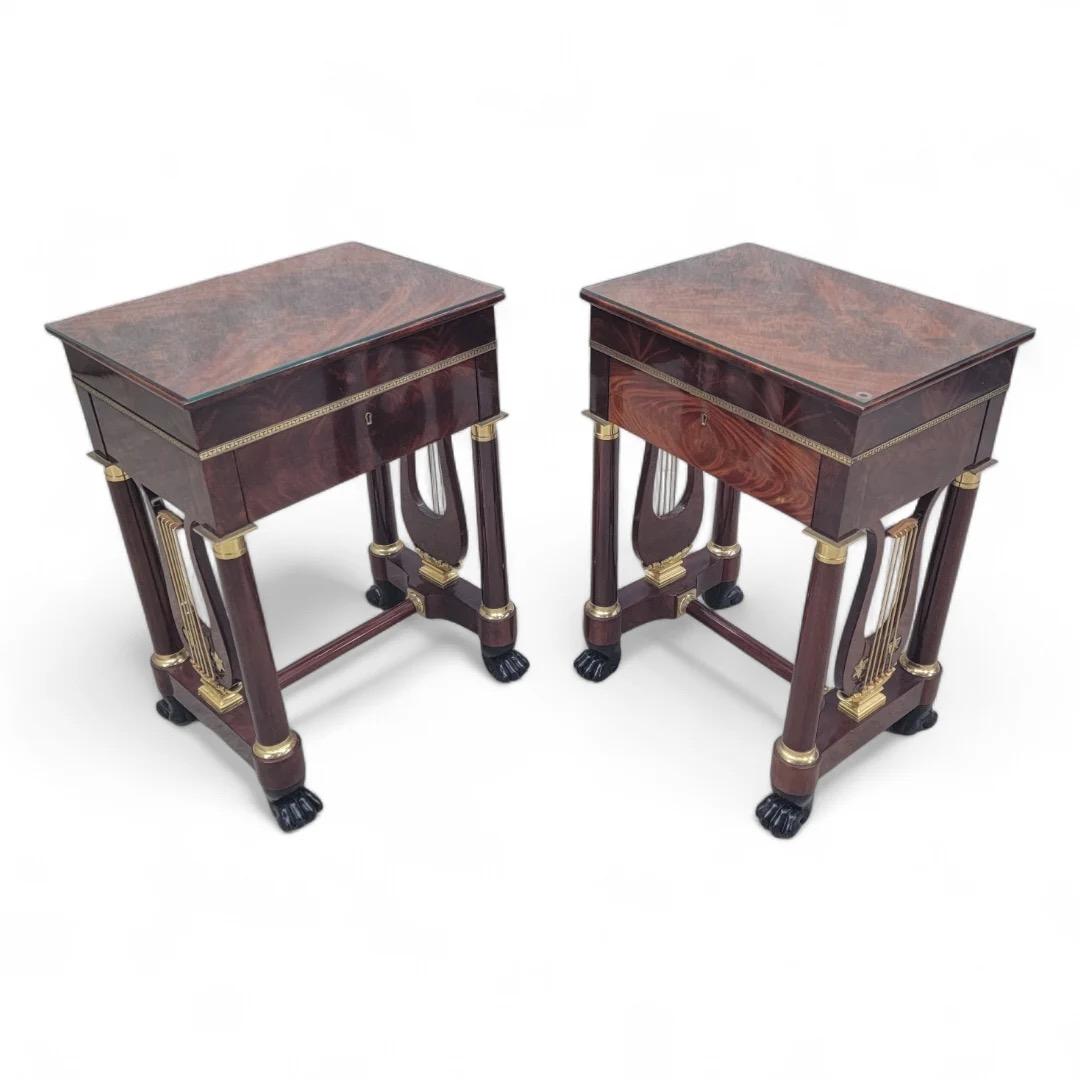 Antique French Regency Kindel Winterthur Collection, Charles-Honore Lannuier Designed Flamed Mahogany Antique Brass Single Drawer Harp Side Chests - Pair  

This exquisite pair of Antique French Regency Kindel Winterthur Collection side chests,