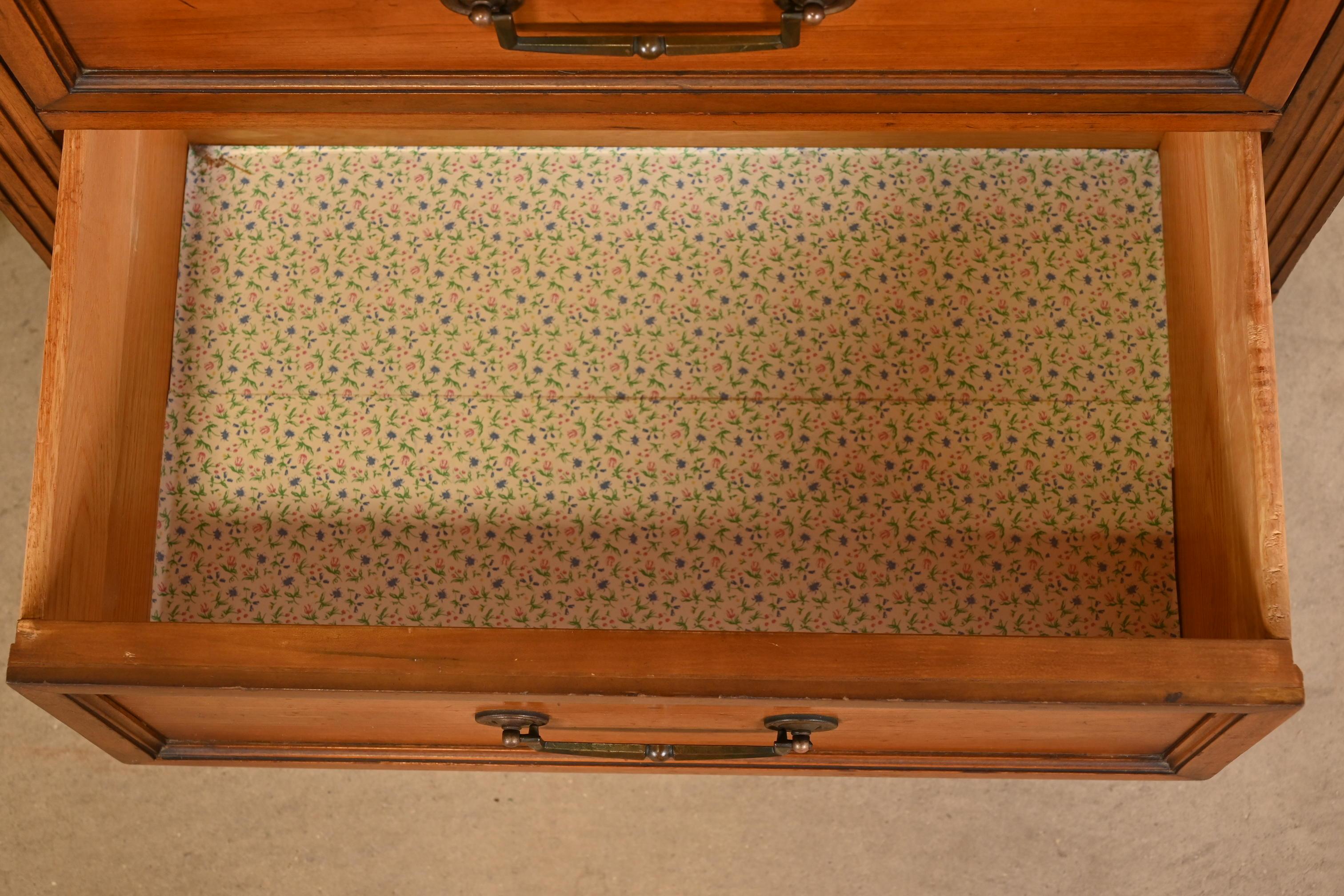 Paire de commodes à lingerie Louis XVI en cerisier de style Régence française par National Mt. Airy en vente 1
