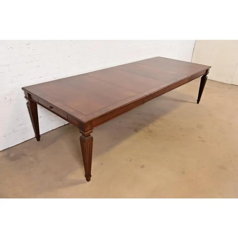 Mesa de Comedor Extensible Luis XVI de la Regencia Francesa, Recién Acabada siglo XX en venta