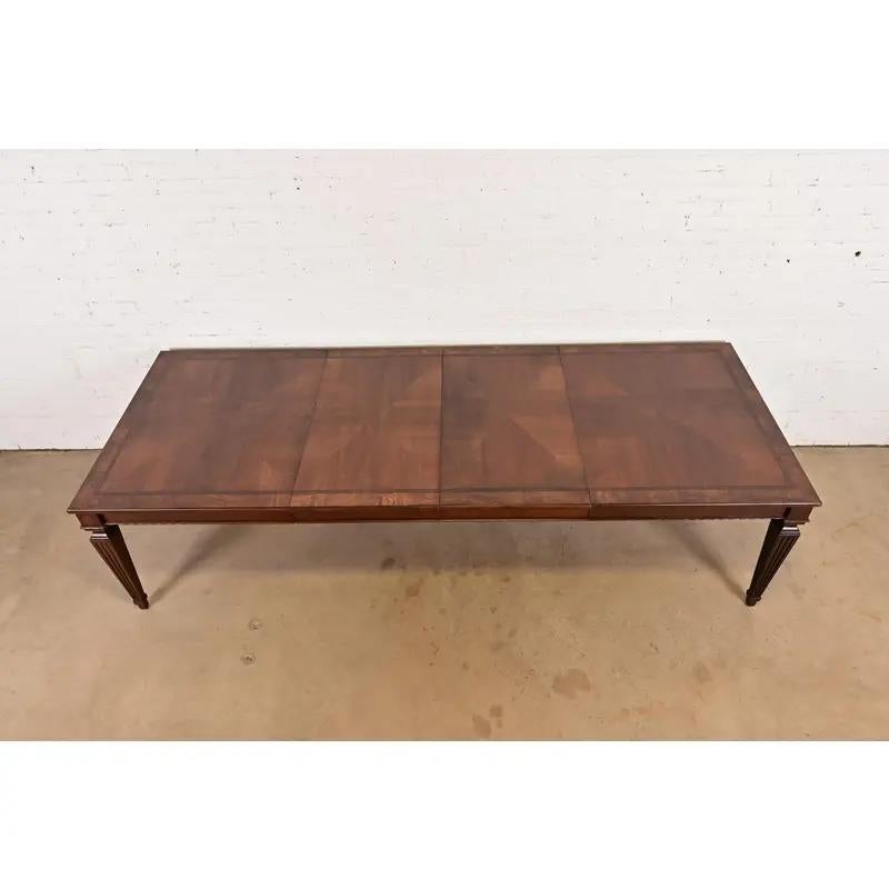 Mesa de Comedor Extensible Luis XVI de la Regencia Francesa, Recién Acabada Cereza en venta