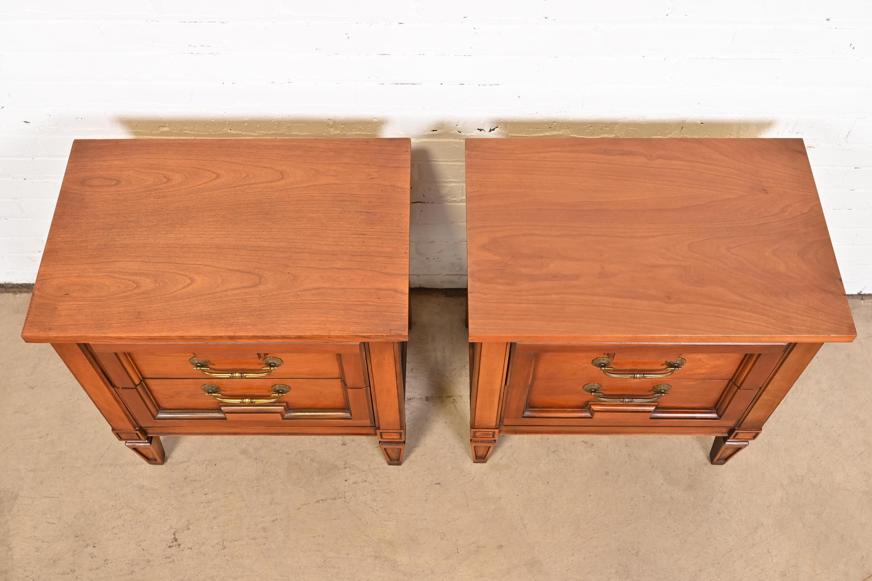 French Regency Louis XVI Fruitwood Nightstands in the Manner of Henredon, Pair For Sale 4