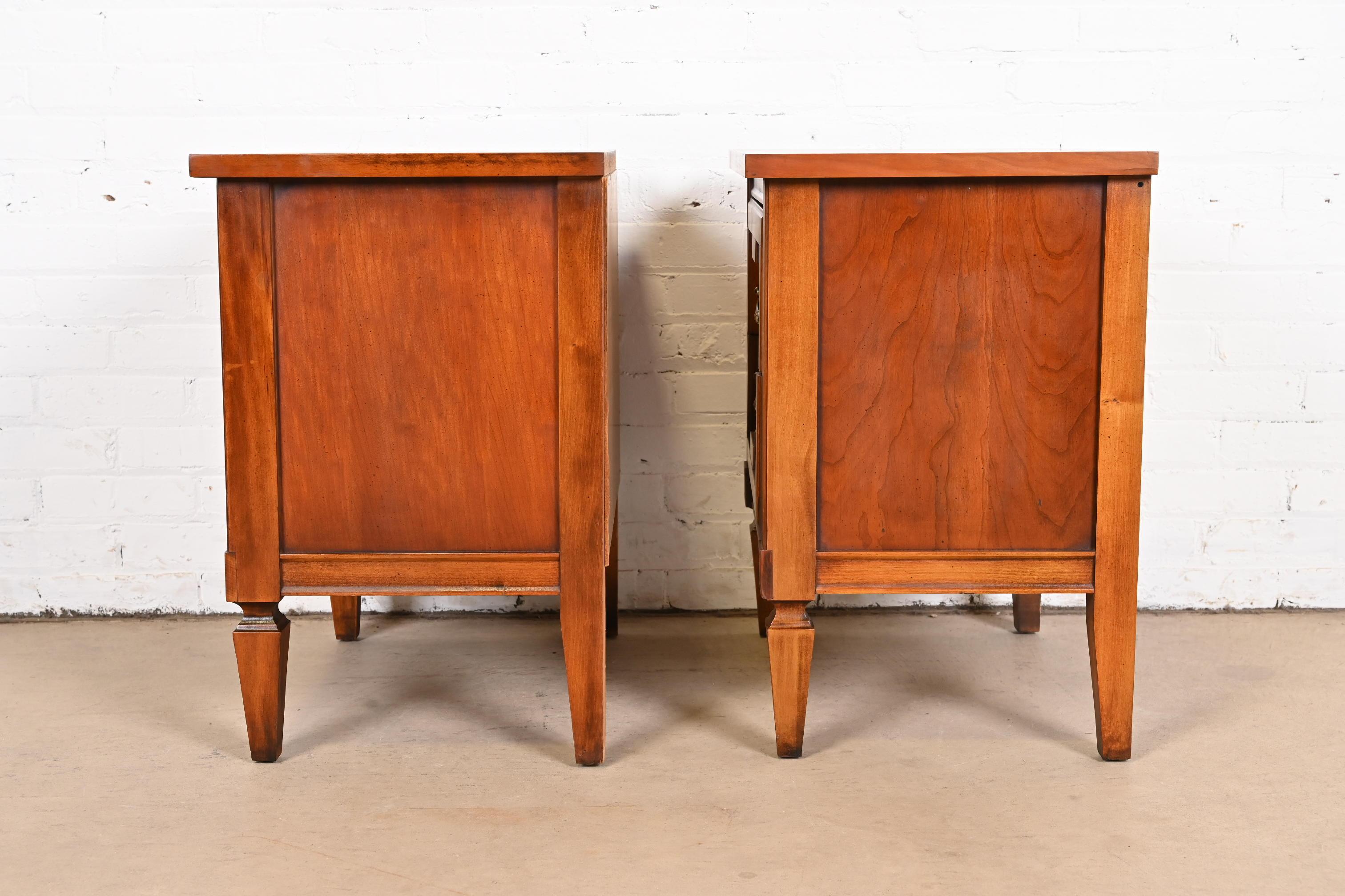 French Regency Louis XVI Fruitwood Nightstands in the Manner of Henredon, Pair For Sale 5