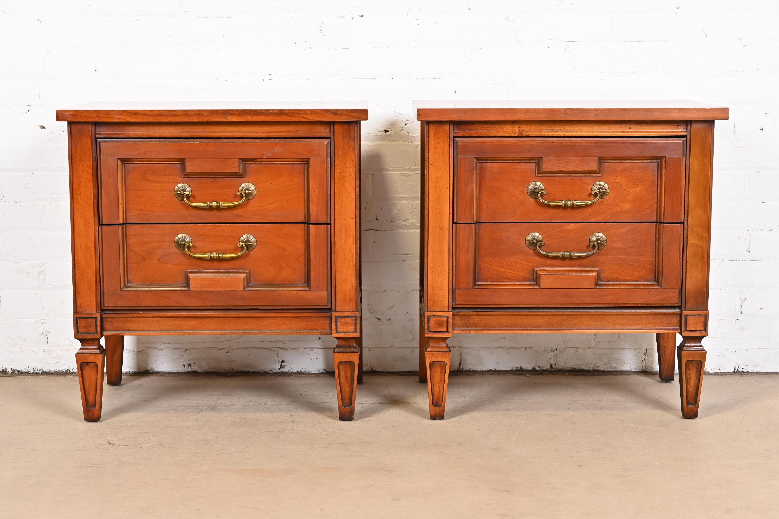 A gorgeous pair of French Regency Louis XVI style nightstands or end tables

In the manner of Henredon

USA, circa 1960s

Beautiful fruitwood, with original brass hardware.

Measures: 23.75