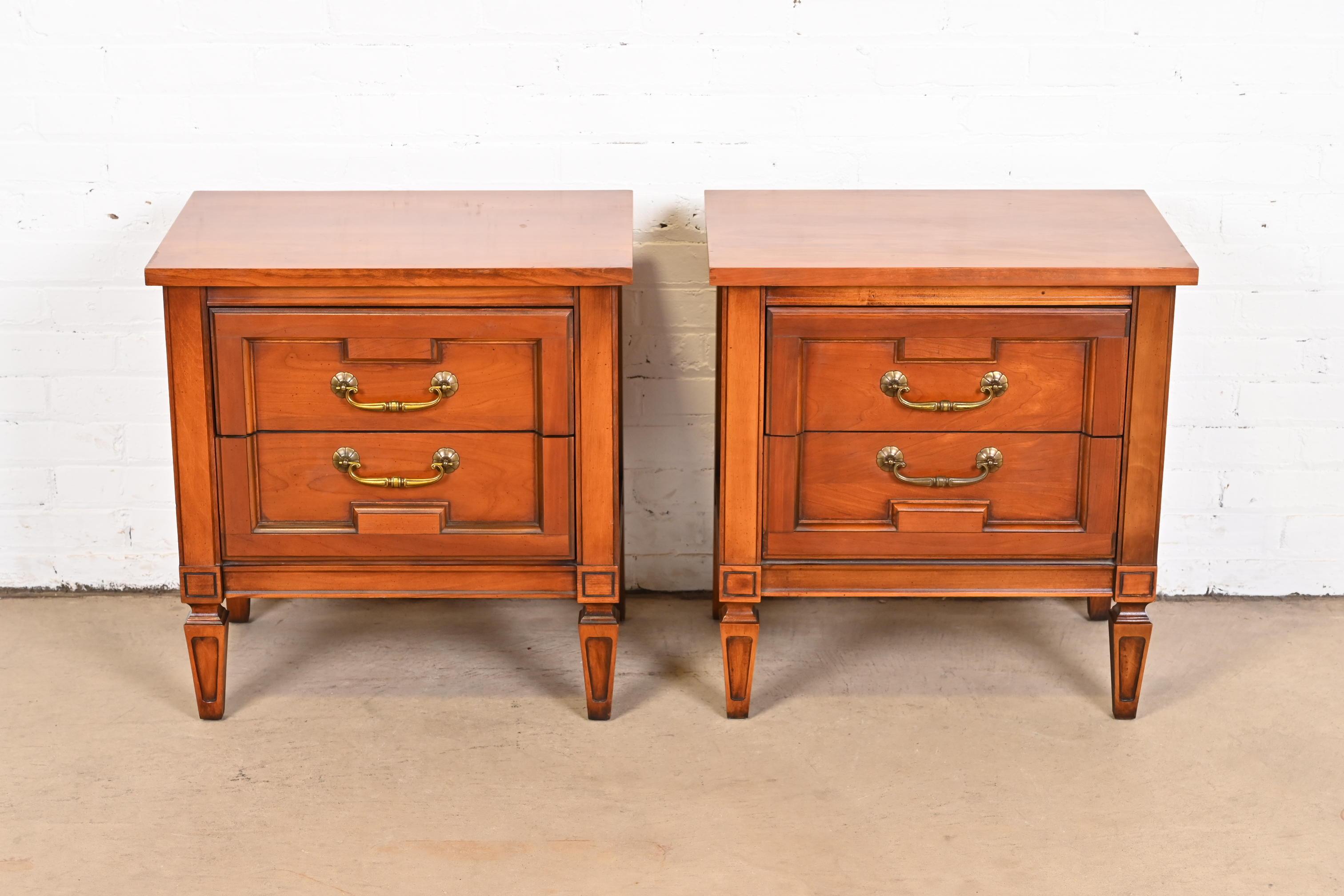 American French Regency Louis XVI Fruitwood Nightstands in the Manner of Henredon, Pair For Sale