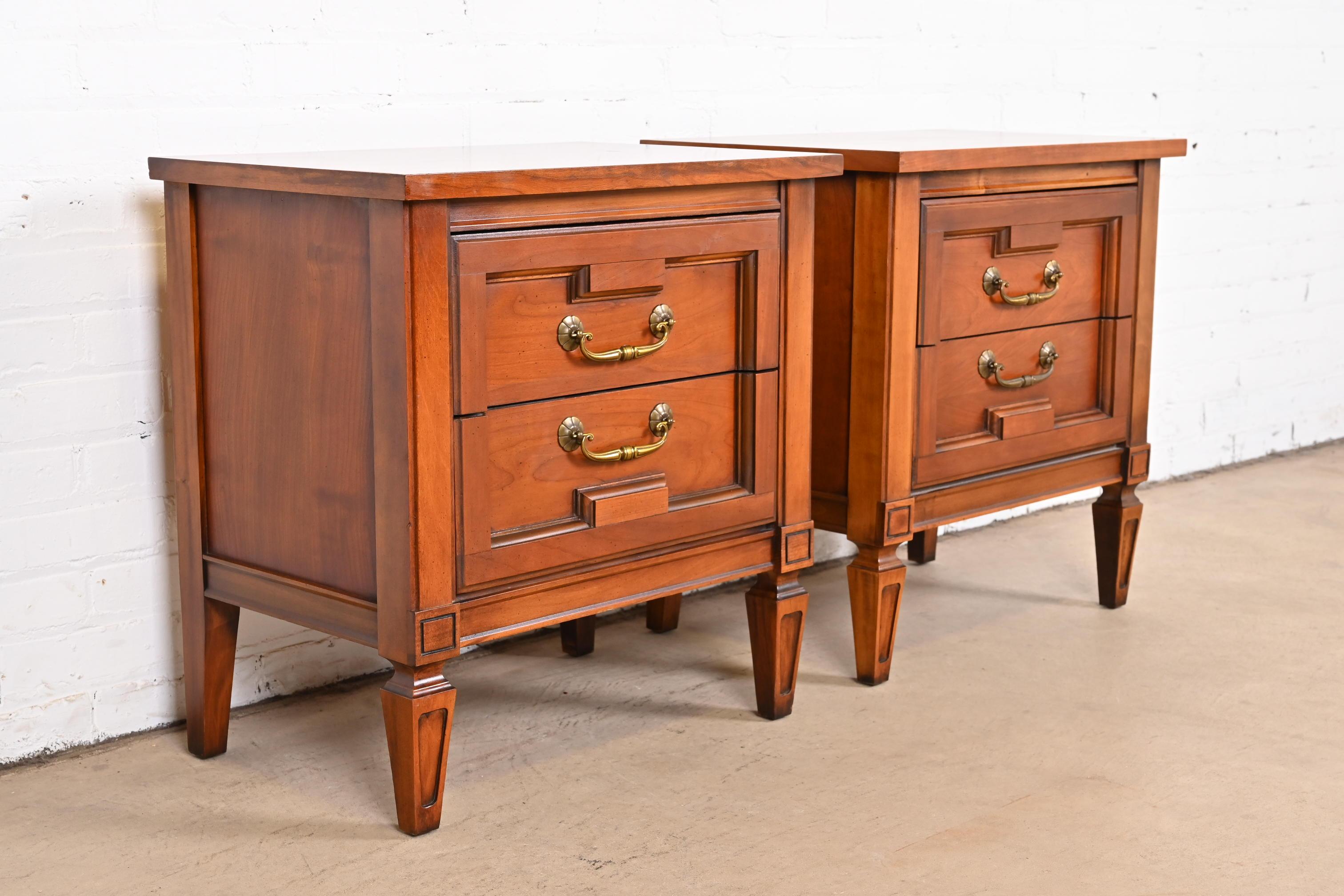 French Regency Louis XVI Fruitwood Nightstands in the Manner of Henredon, Pair For Sale 1