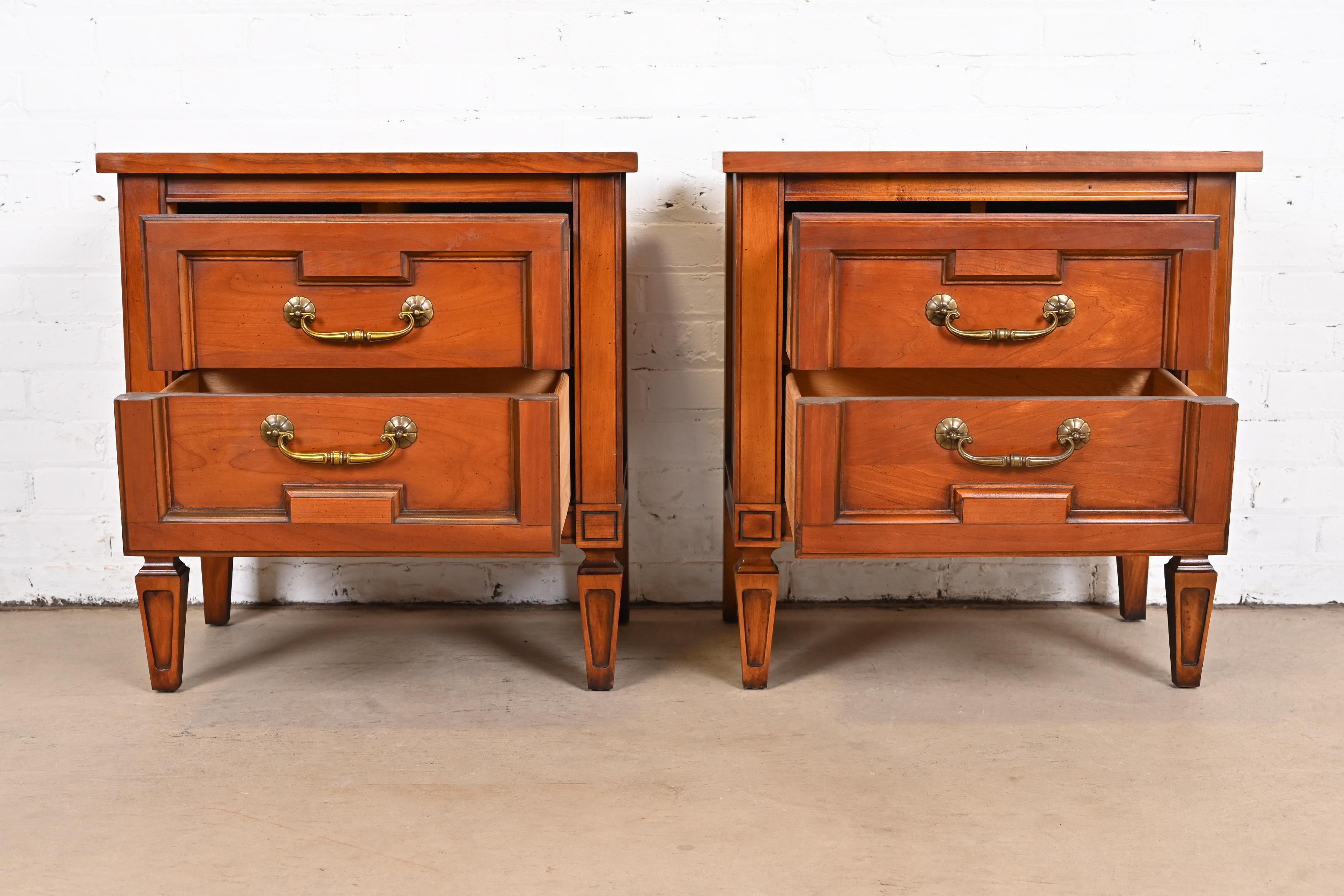 French Regency Louis XVI Fruitwood Nightstands in the Manner of Henredon, Pair For Sale 2