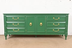 Comò lungo francese Regency Luigi XVI laccato verde di Hickory, rifinito