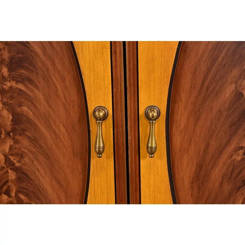 Credenza o mobile bar francese Regency Luigi XVI in mogano intarsiato a fuoco in vendita 2