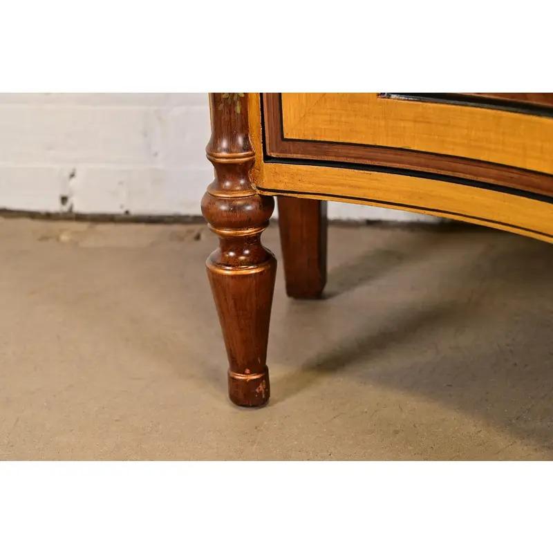 Credenza o mobile bar francese Regency Luigi XVI in mogano intarsiato a fuoco in vendita 3