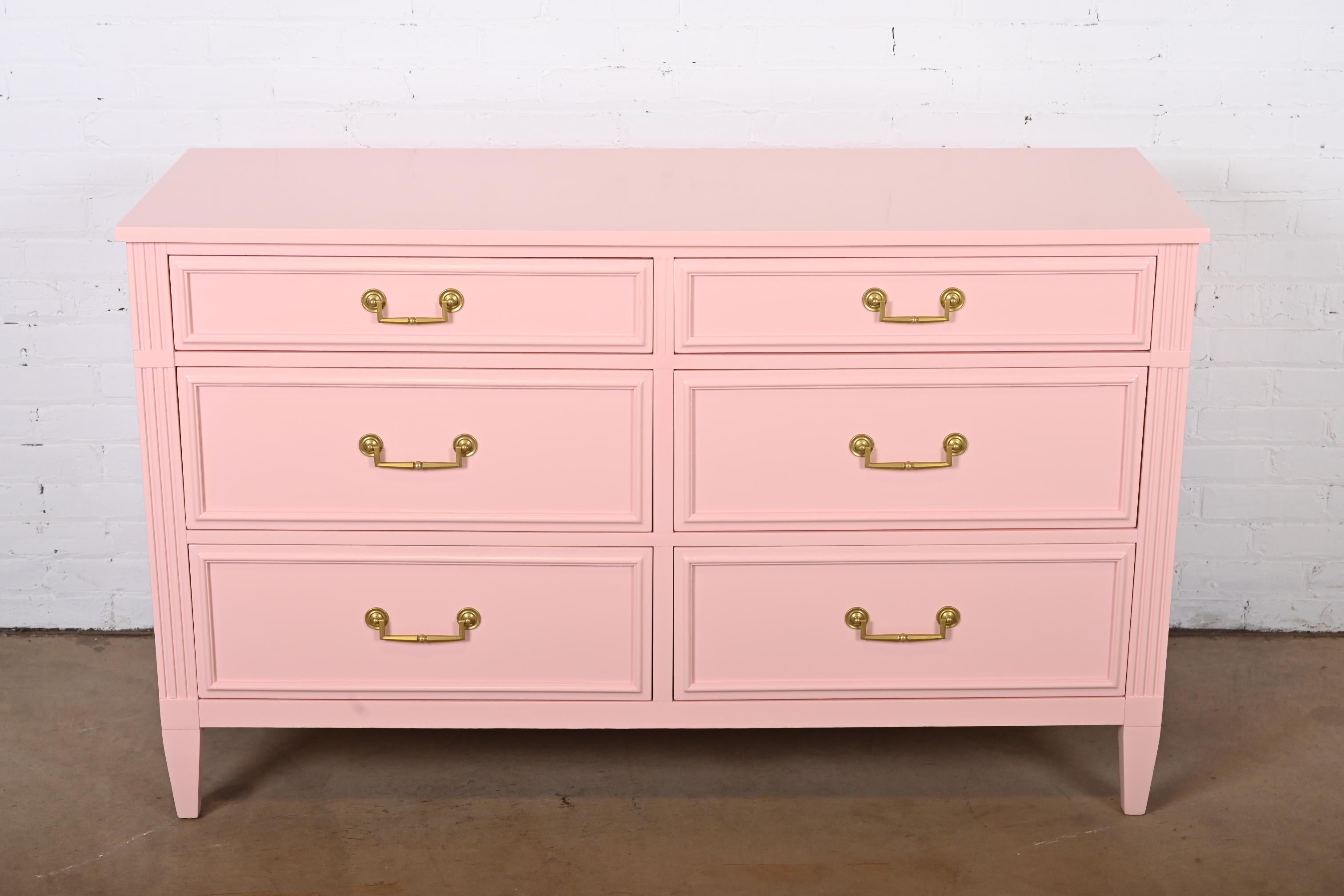 A gorgeous French Regency Louis XVI style six-drawer dresser or chest of drawers

By National Mount Airy Furniture Co.

USA, Circa 1960s

Light pink lacquered solid cherry wood, with brass hardware.

Measures: 56