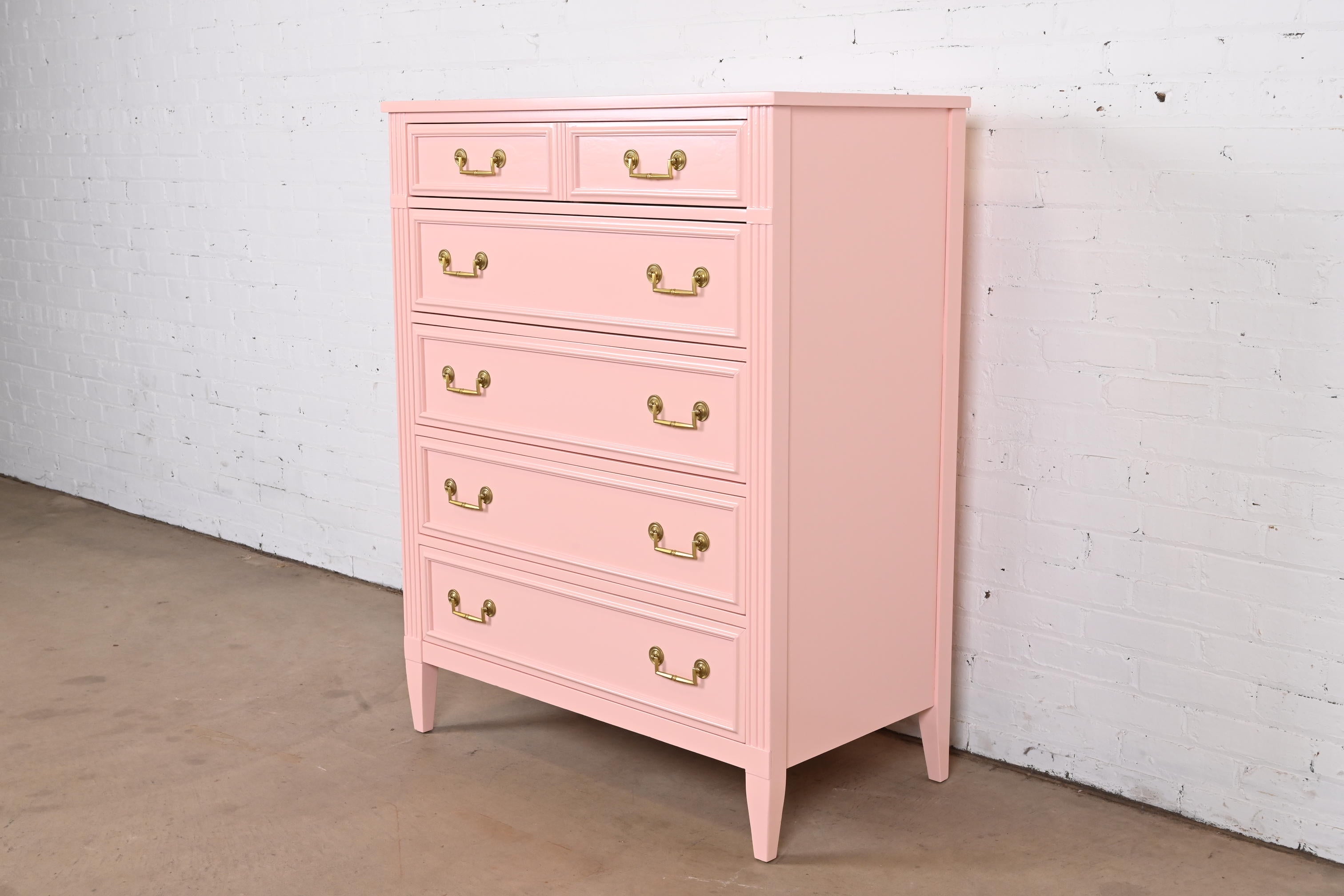 A gorgeous French Regency Louis XVI style five-drawer highboy dresser

By National Mount Airy Furniture Co.

USA, Circa 1960s

Light pink lacquered solid cherry wood, with brass hardware.

Measures: 37