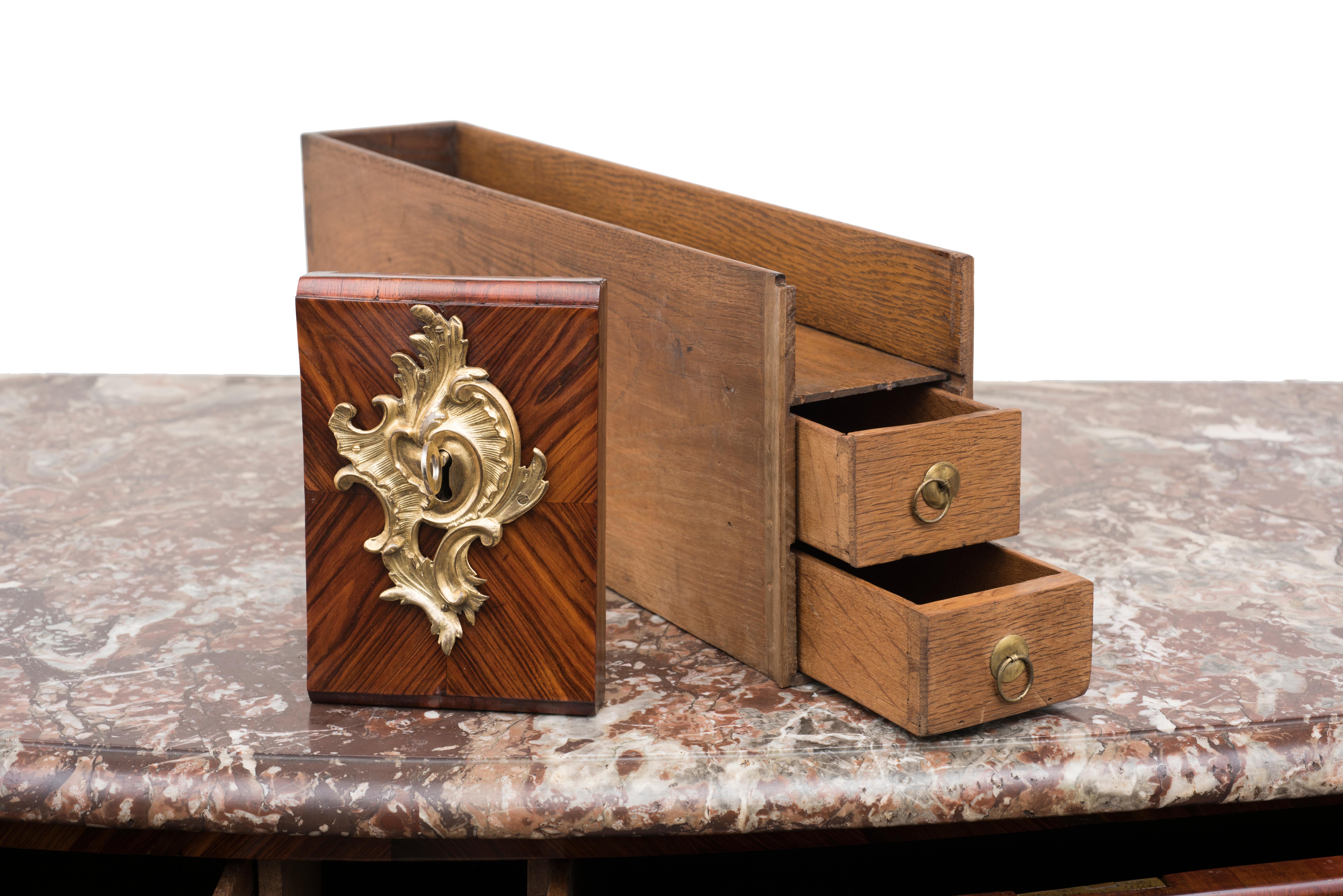 Cassettiera francese Regency in marmo, Italia, XIX secolo in vendita 3