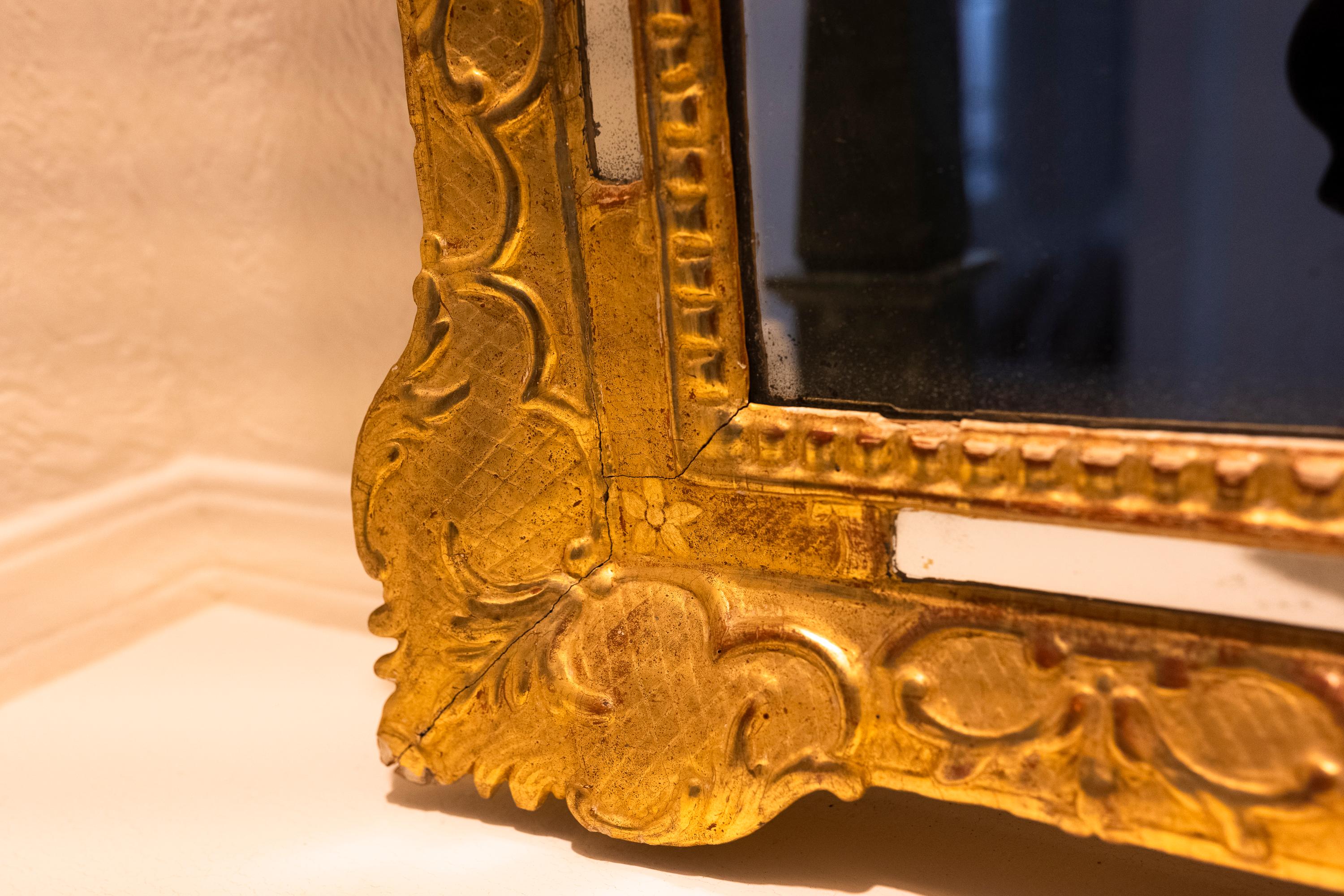 Miroir de mariage en bois pailleté d'époque Régence française en vente 4