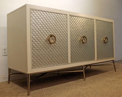 Console/Crédence Régence française en bois laqué à écailles de poisson et feuilles d'argent