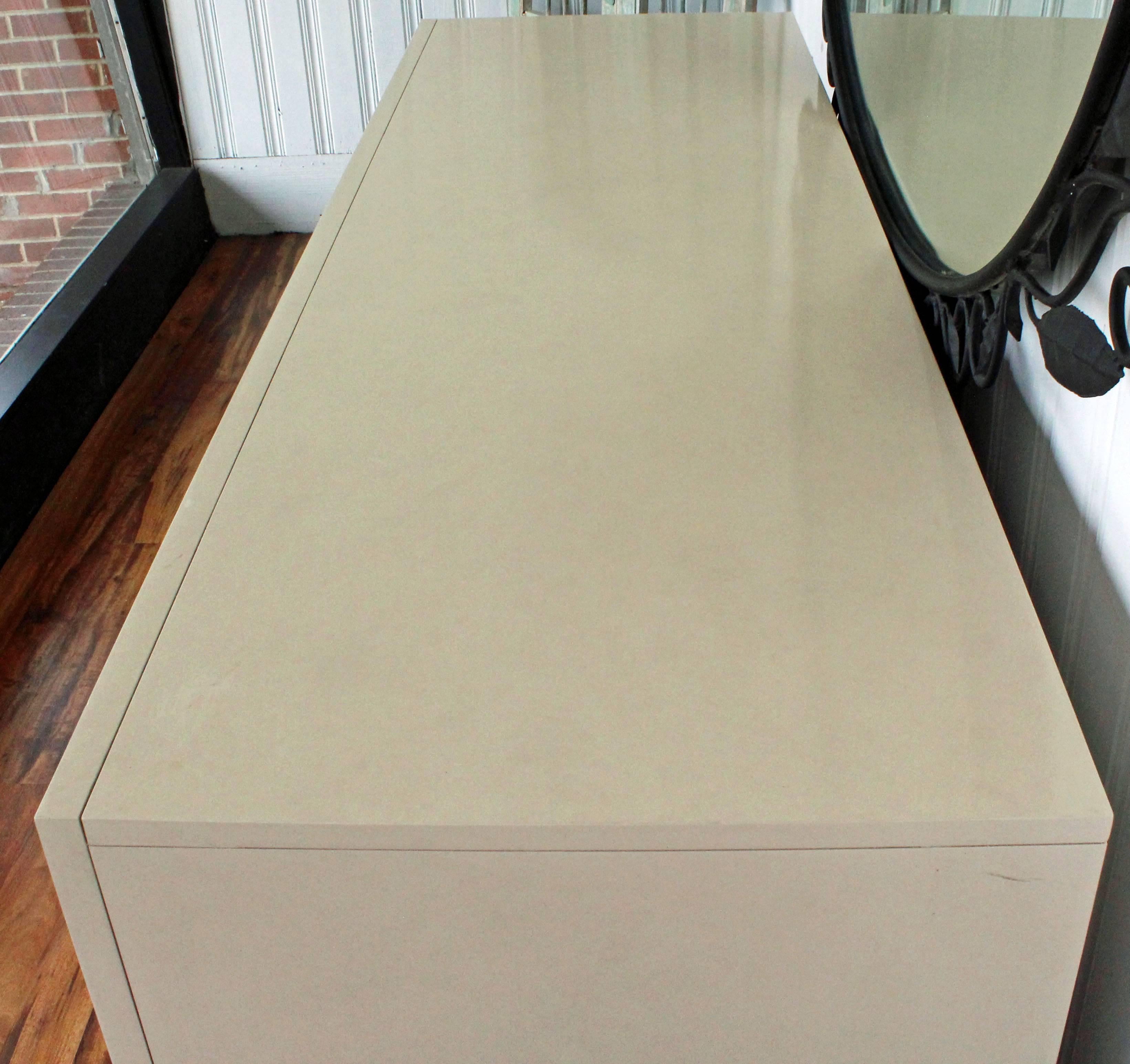 Métal Console/Crédence Régence française en bois laqué à écailles de poisson et feuilles d'argent