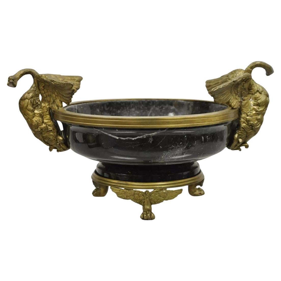 Coupe de style Régence française en marbre noir et bronze Figural Swans Centerpiece Bowl