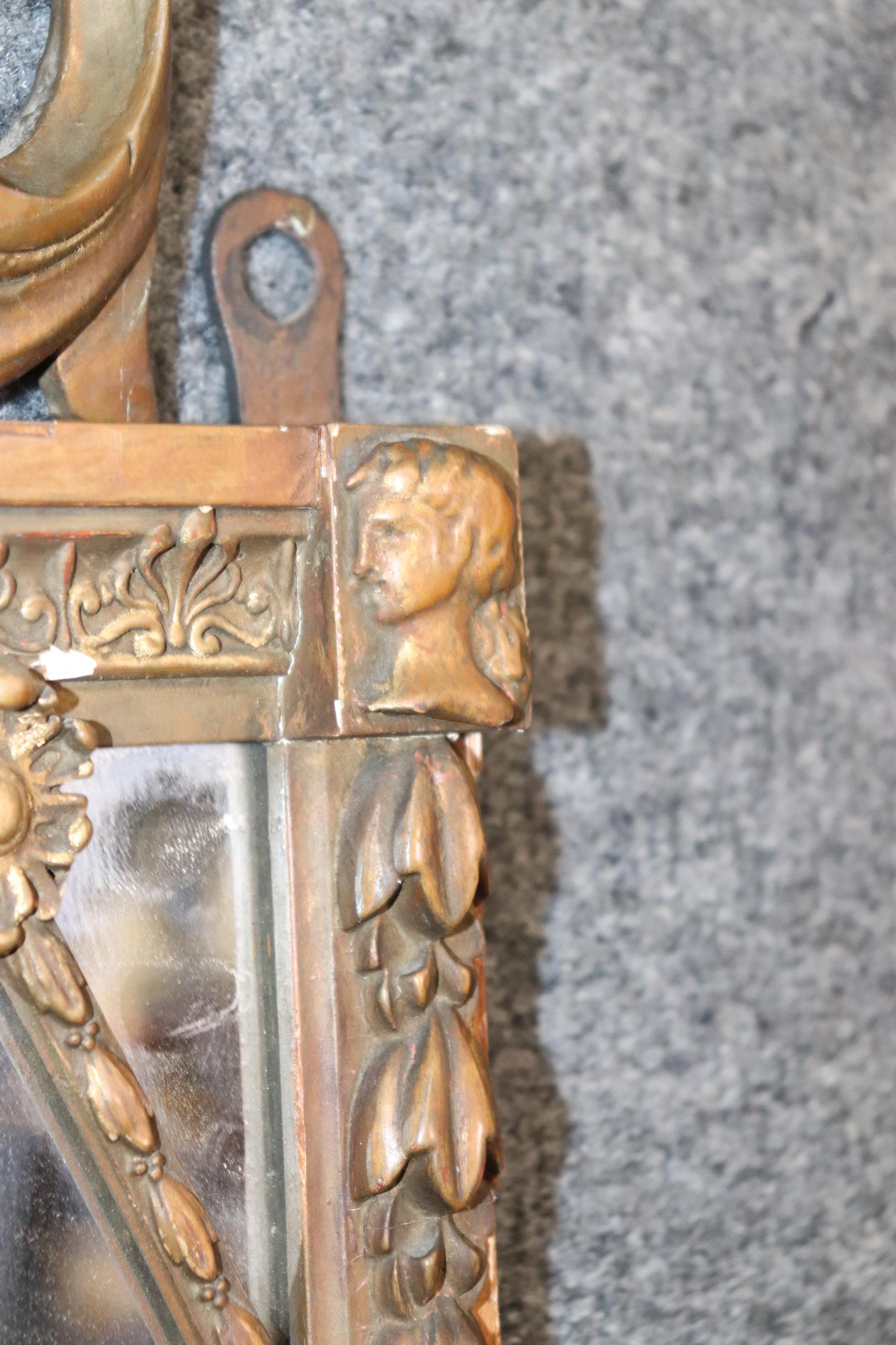 Französisch Regency-Stil geschnitzt Holz und Gesso Wand hängenden Spiegel (Gips) im Angebot