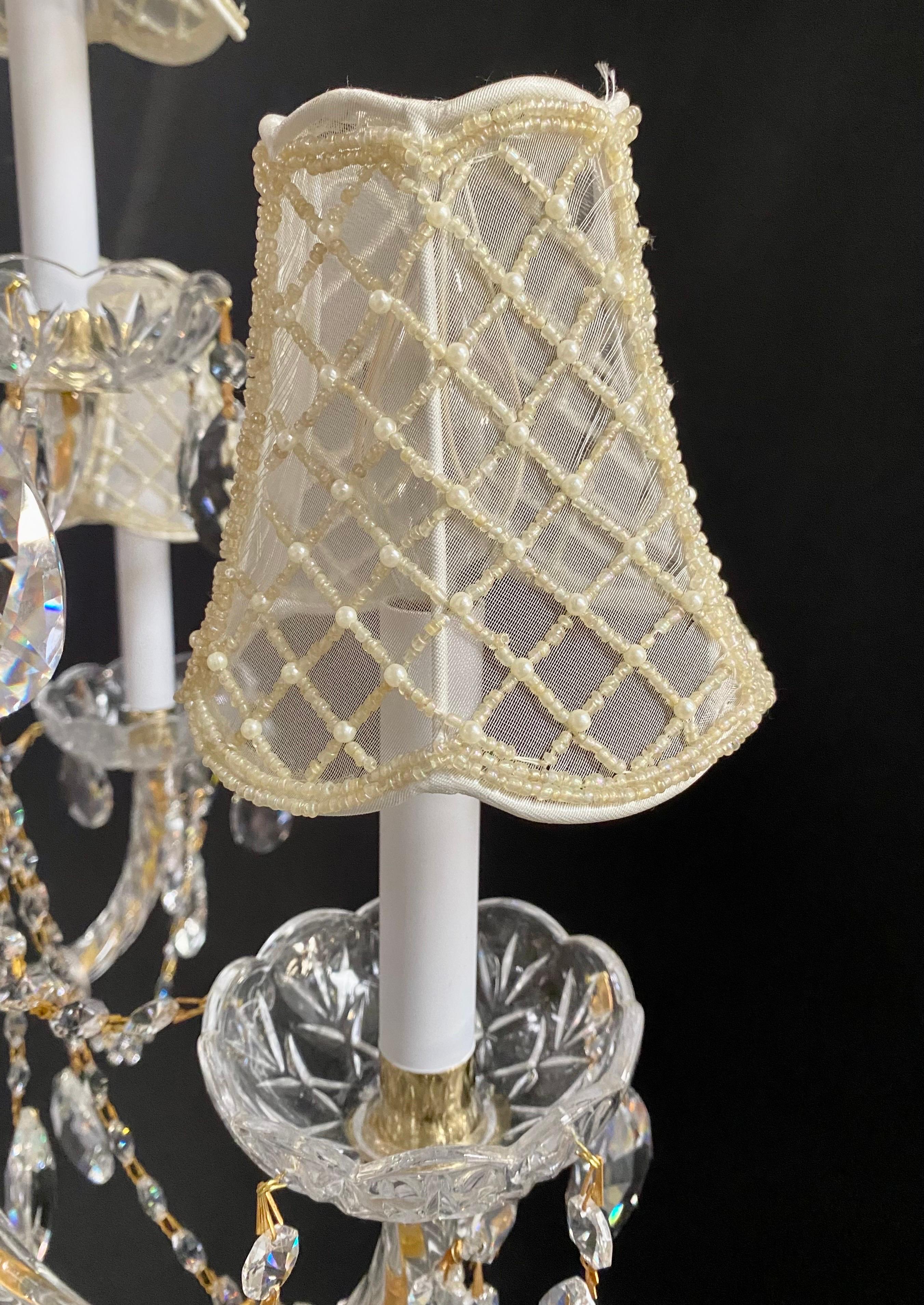 Französischer Kronleuchter im Regency-Stil aus Kristall mit Goldrahmen, maßgefertigte Schirmen, 12 Arme  im Angebot 8