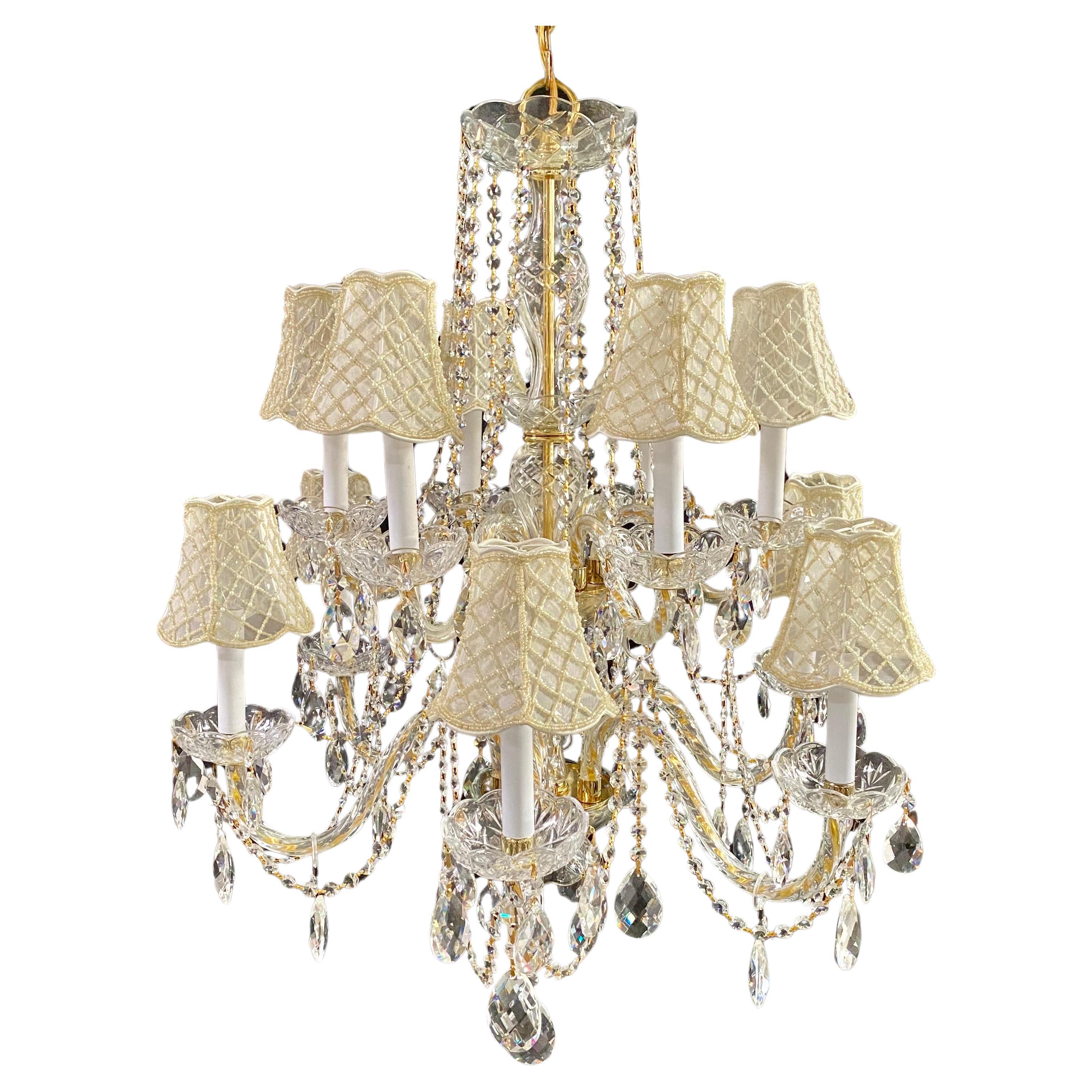 Lustre de style Régence française avec cadre doré, abat-jours sur mesure, 12 bras 